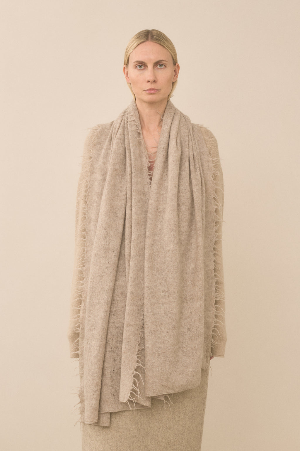 SOFT FRINGE SCARF