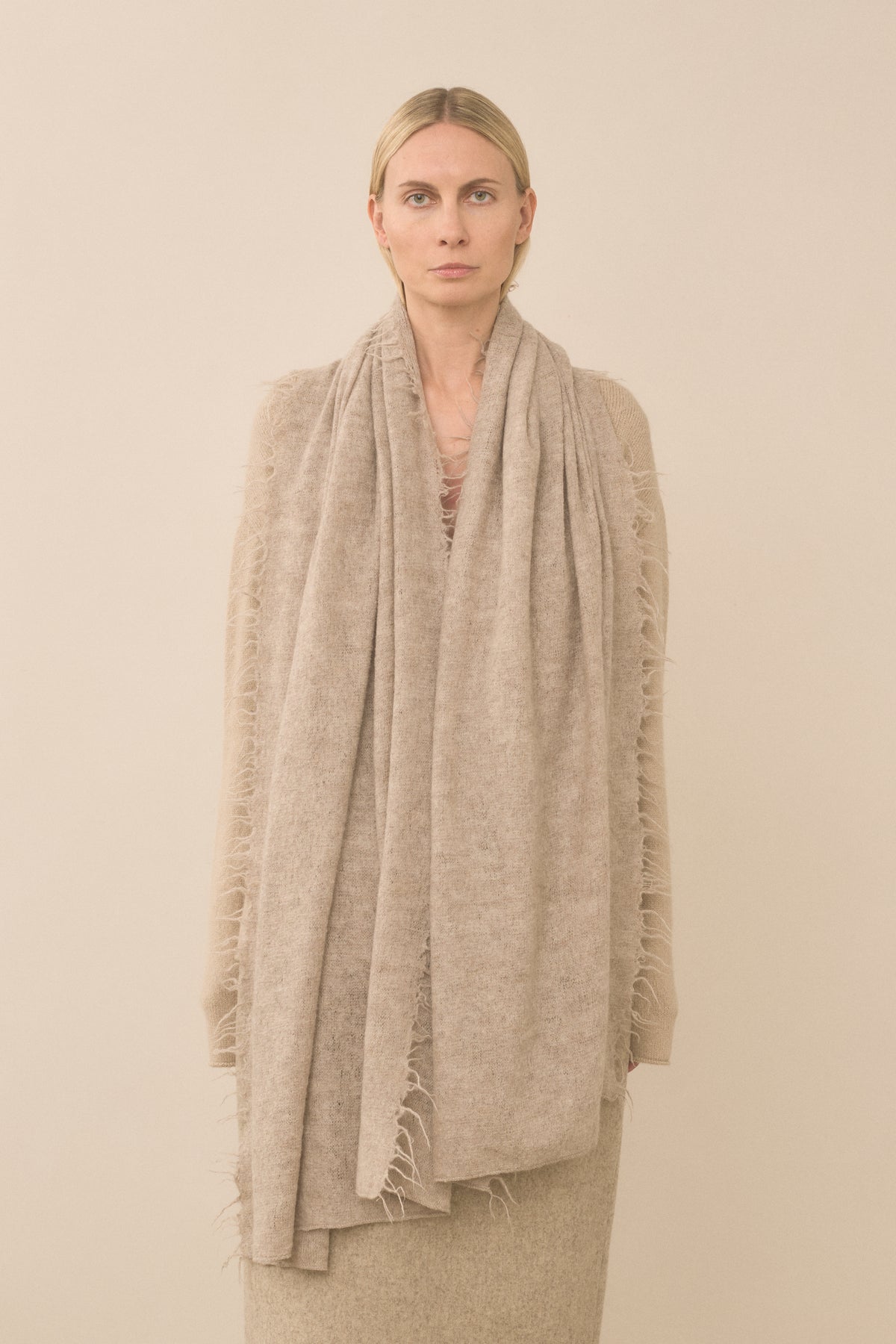 SOFT FRINGE SCARF