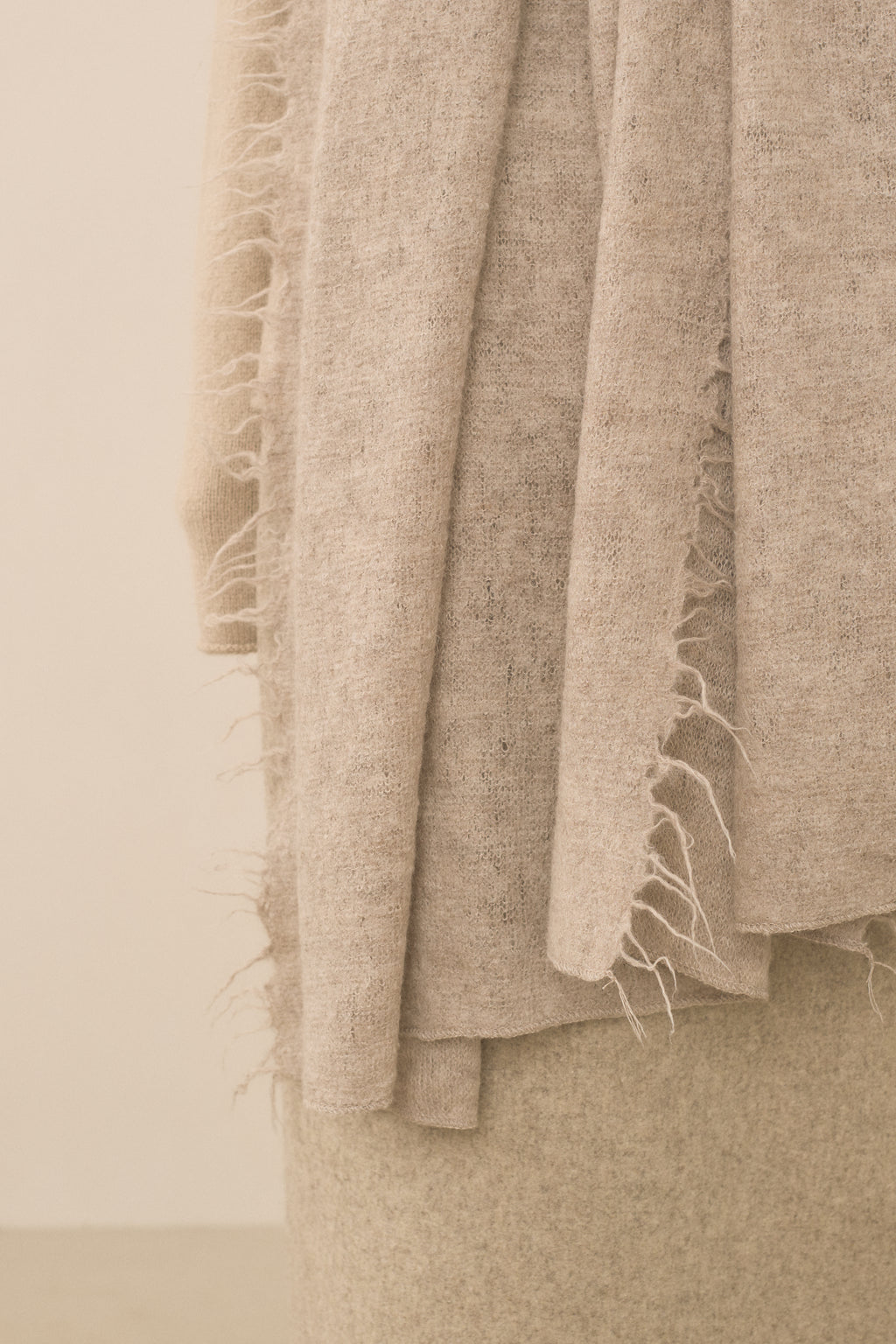 SOFT FRINGE SCARF