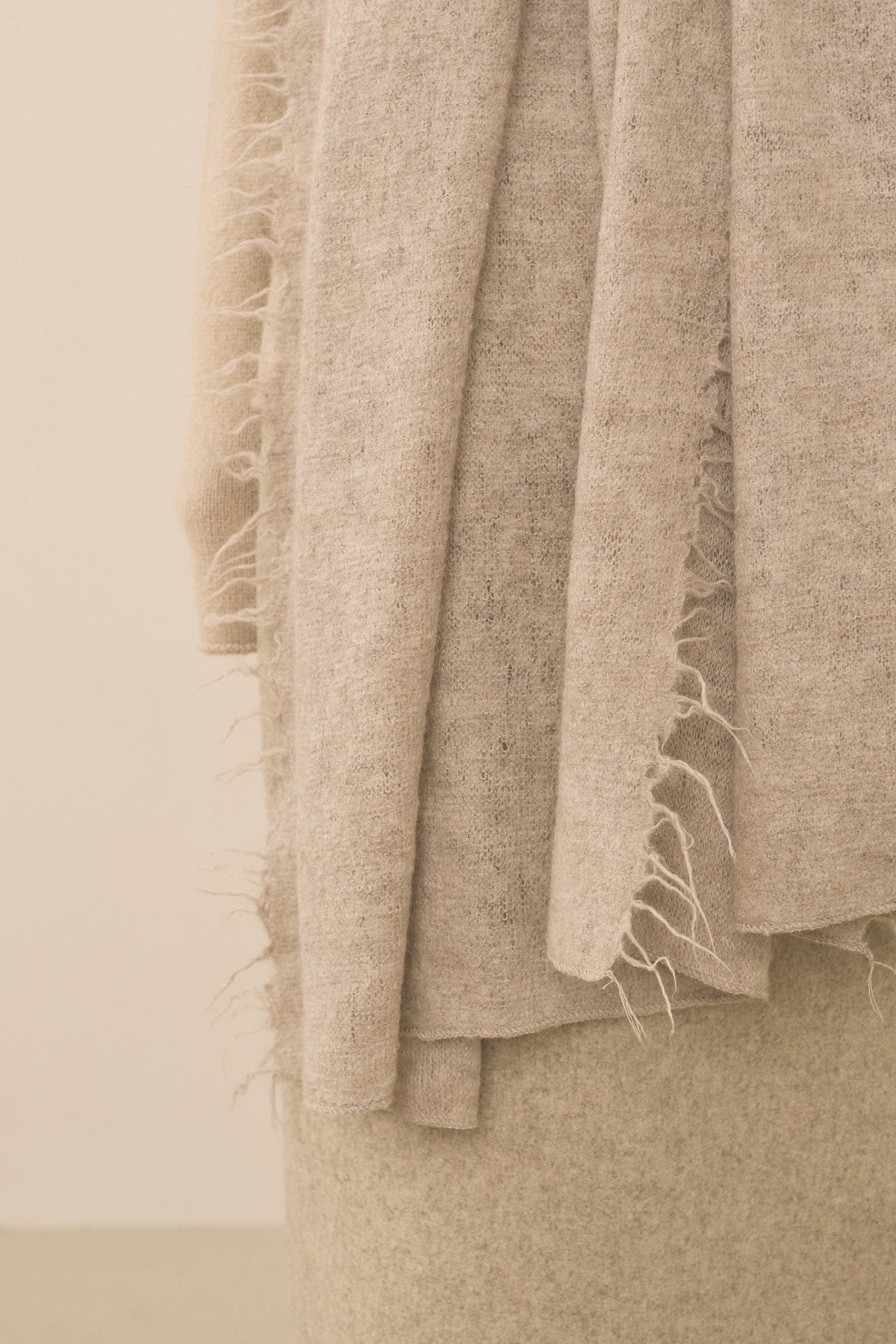 SOFT FRINGE SCARF