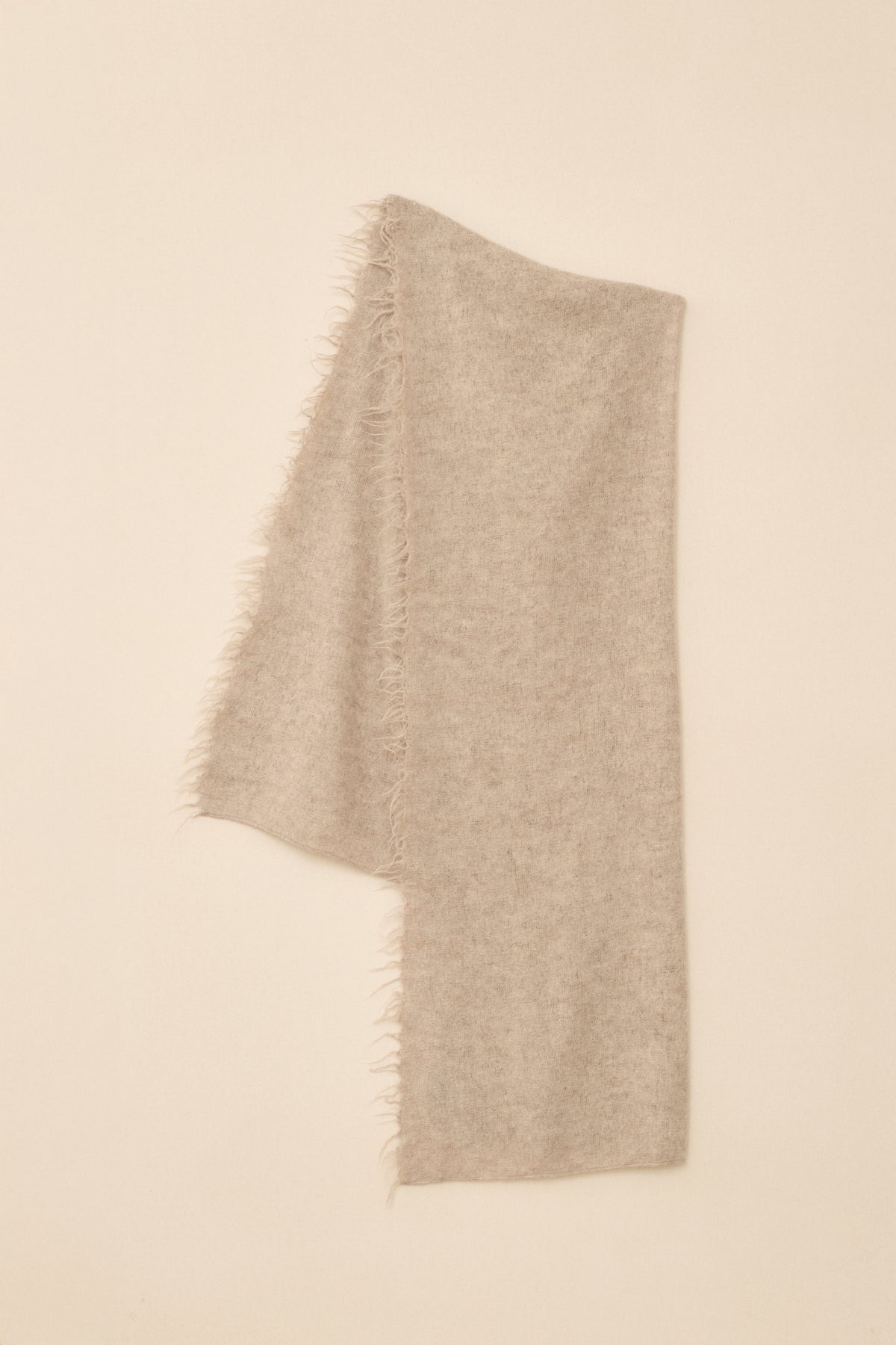 SOFT FRINGE SCARF