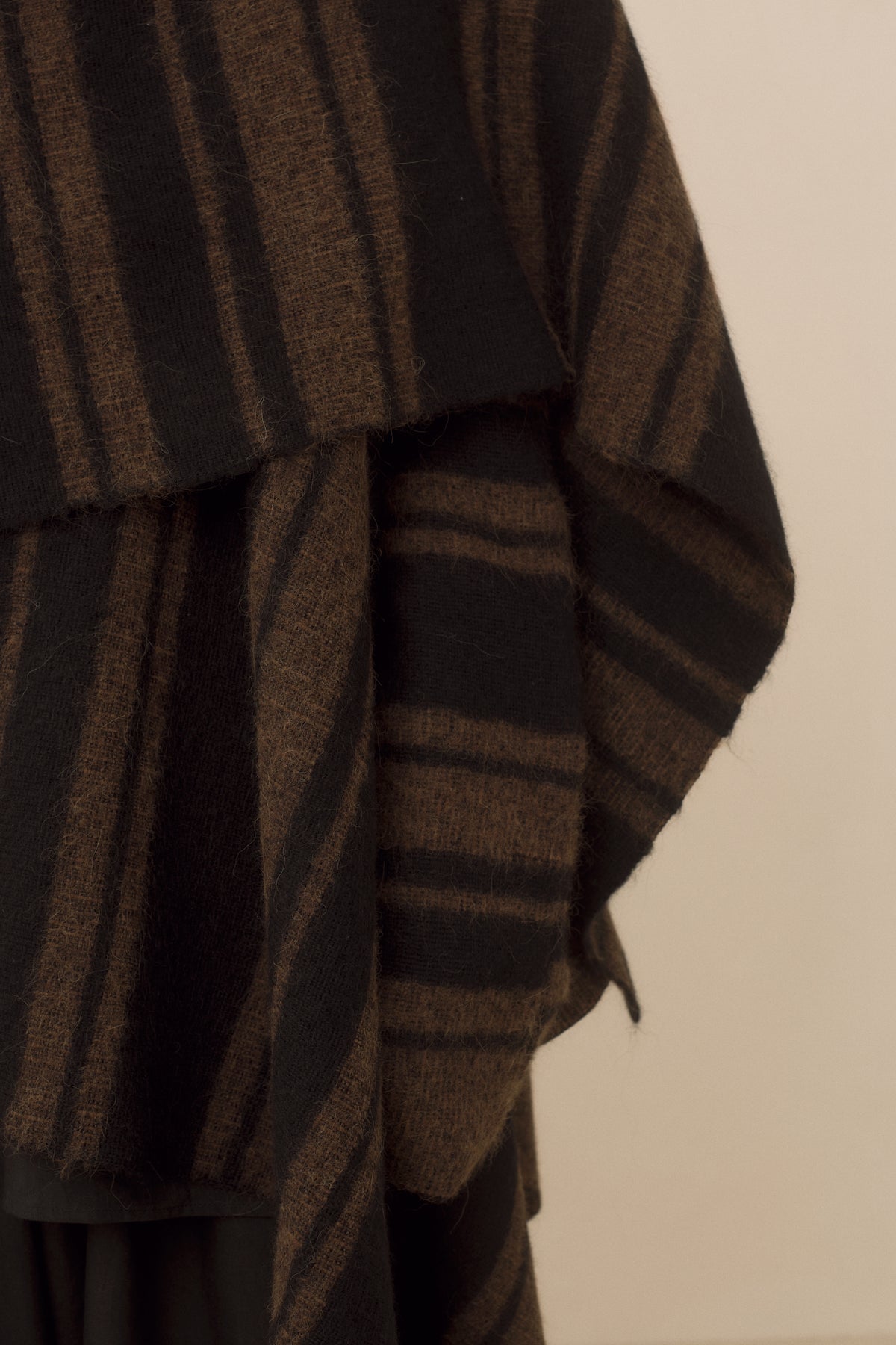 BANDED WRAP MANTLE