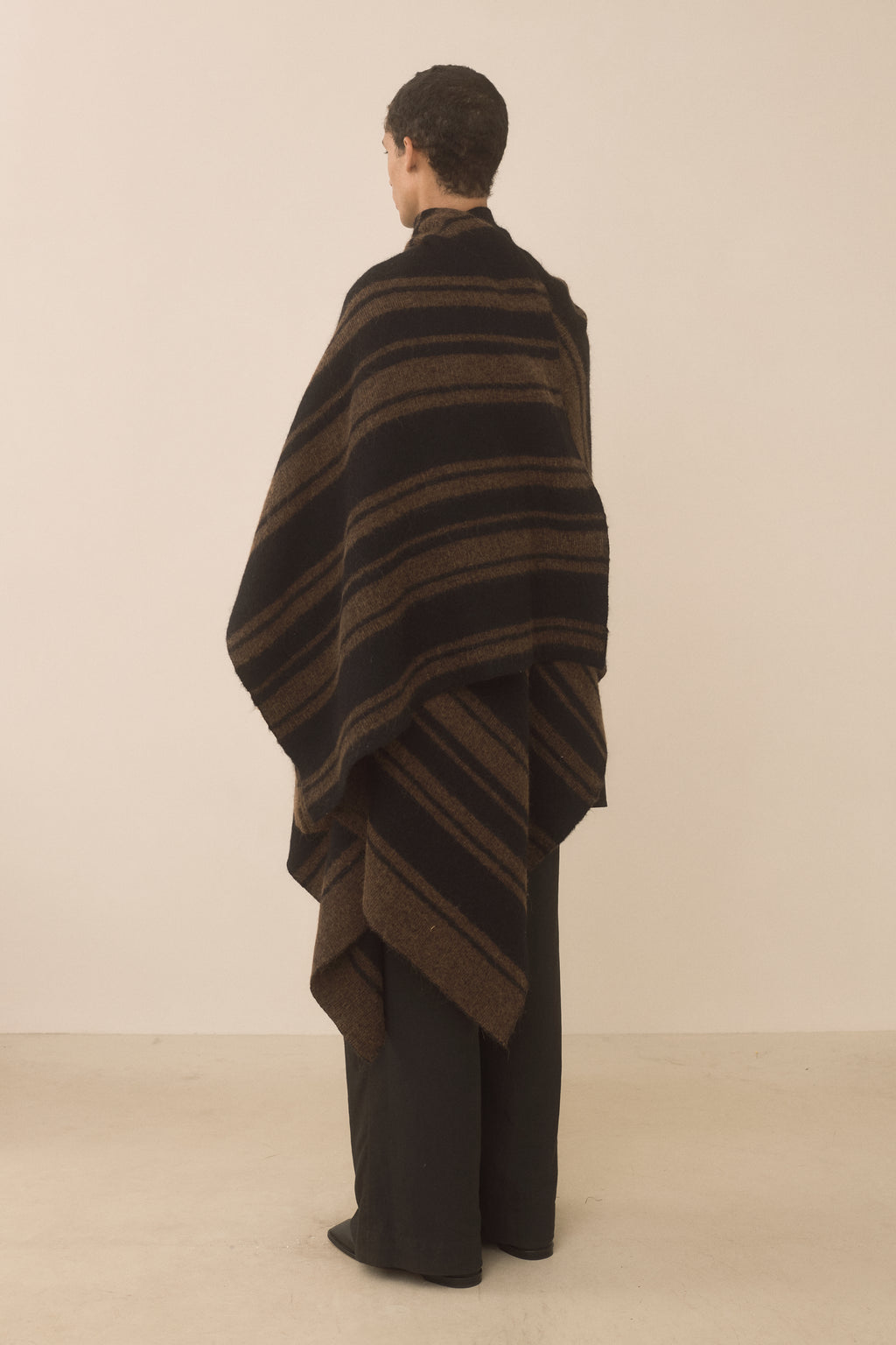 BANDED WRAP MANTLE