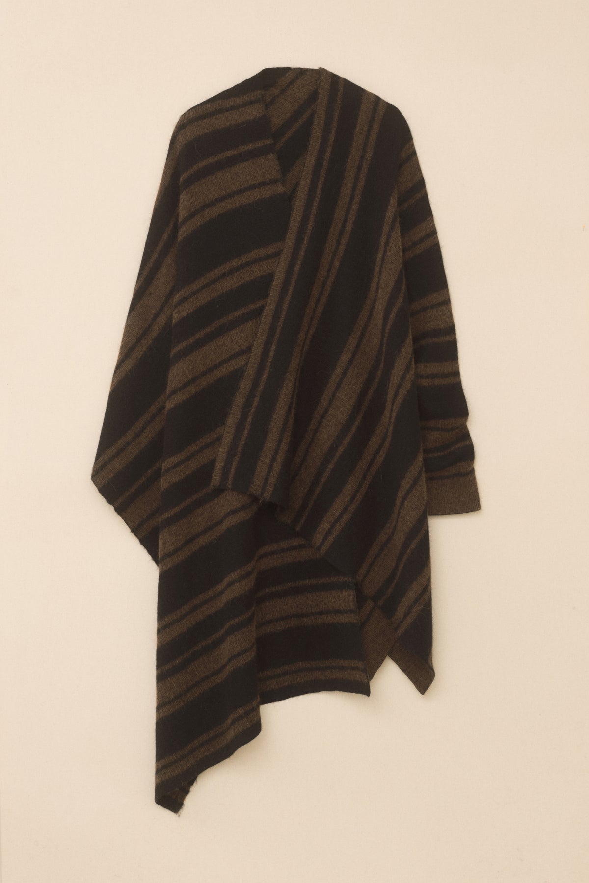 BANDED WRAP MANTLE