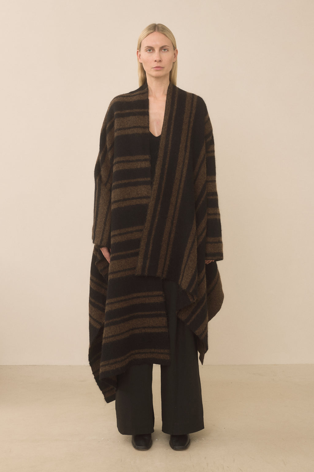 BANDED WRAP MANTLE