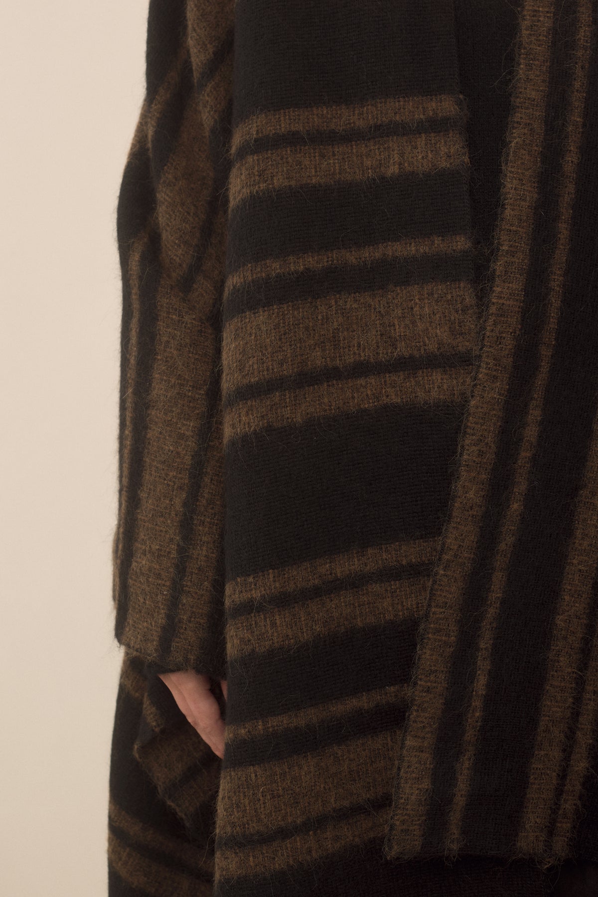 BANDED WRAP MANTLE