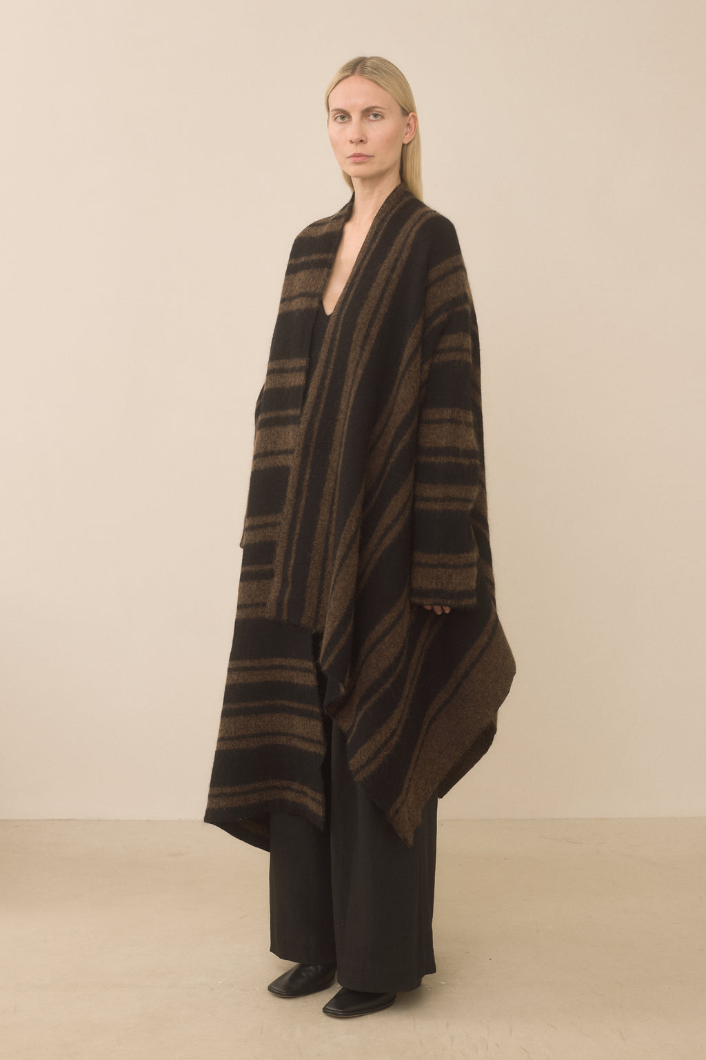BANDED WRAP MANTLE