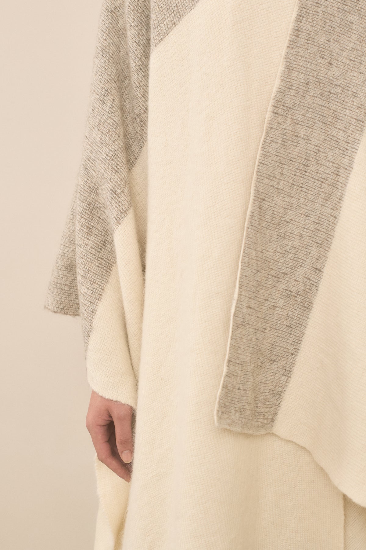 BLOCK WRAP MANTLE