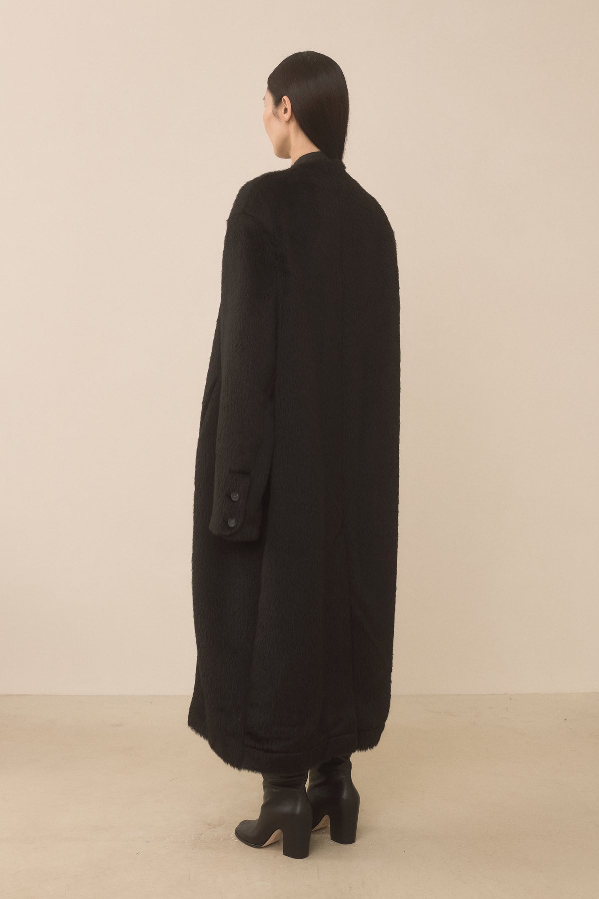 SURI SHOULDERS COAT