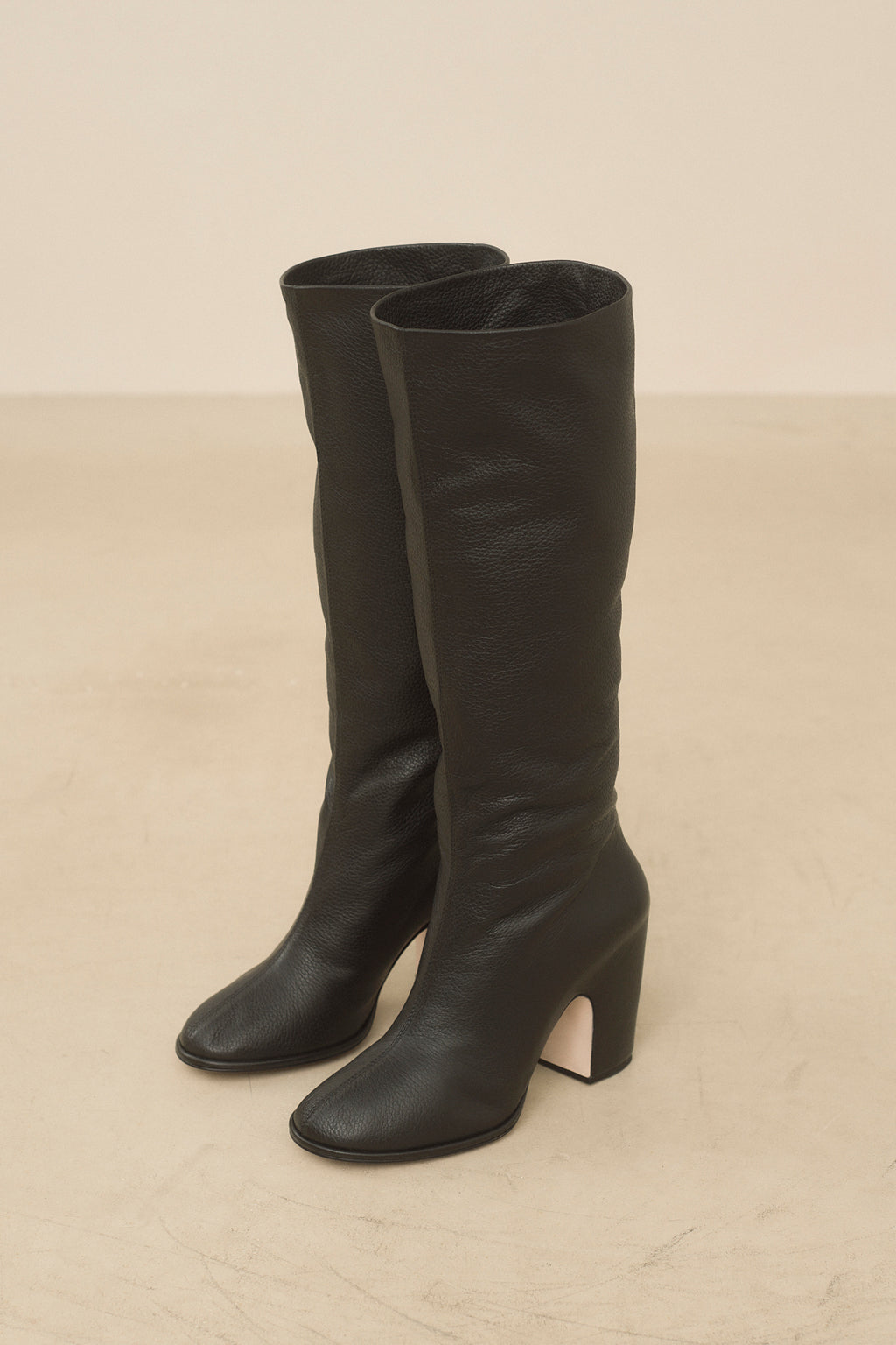 BLACK LEATHER BOOTS