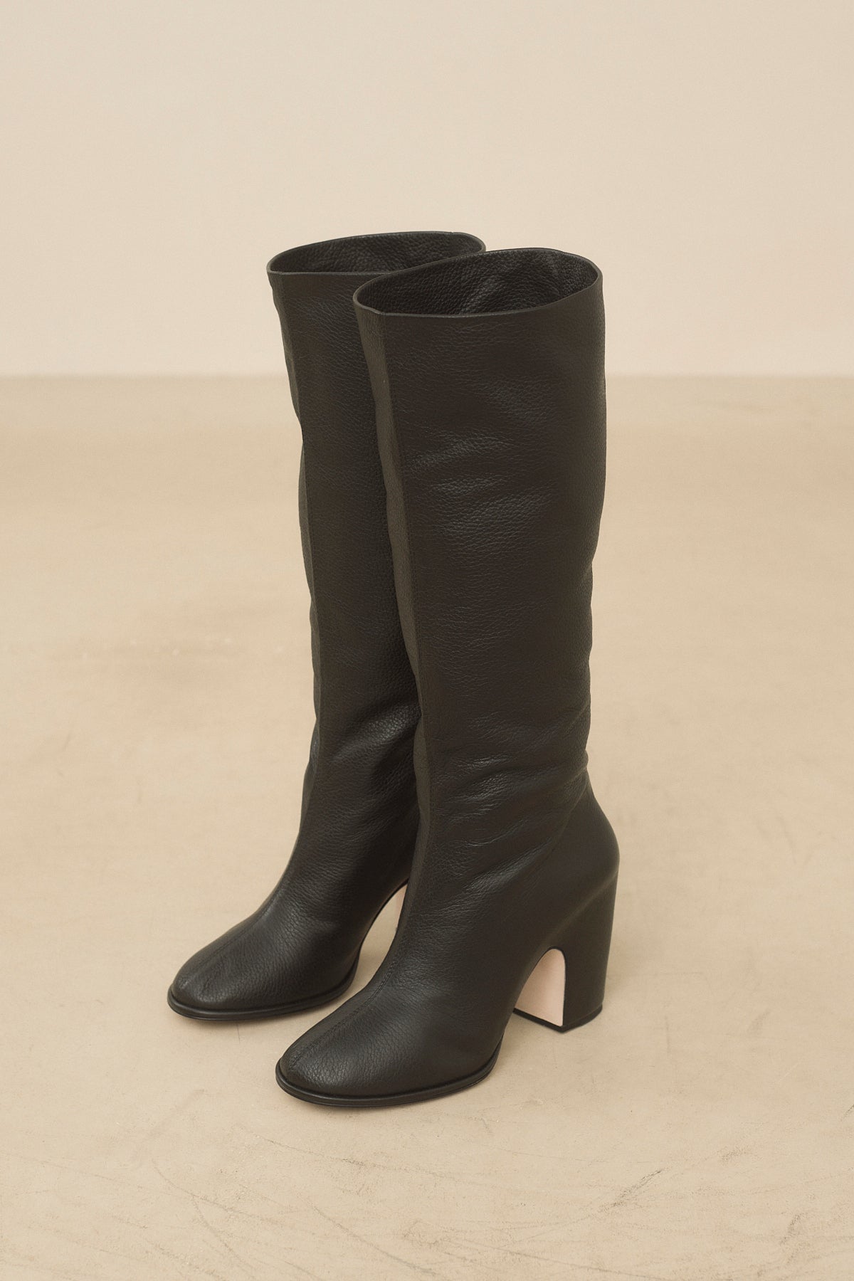 BLACK LEATHER BOOTS