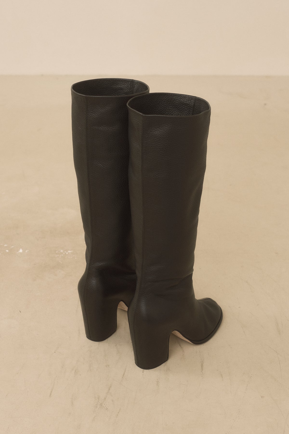 BLACK LEATHER BOOT