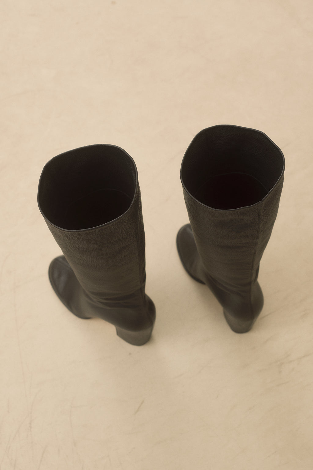 BLACK LEATHER BOOT