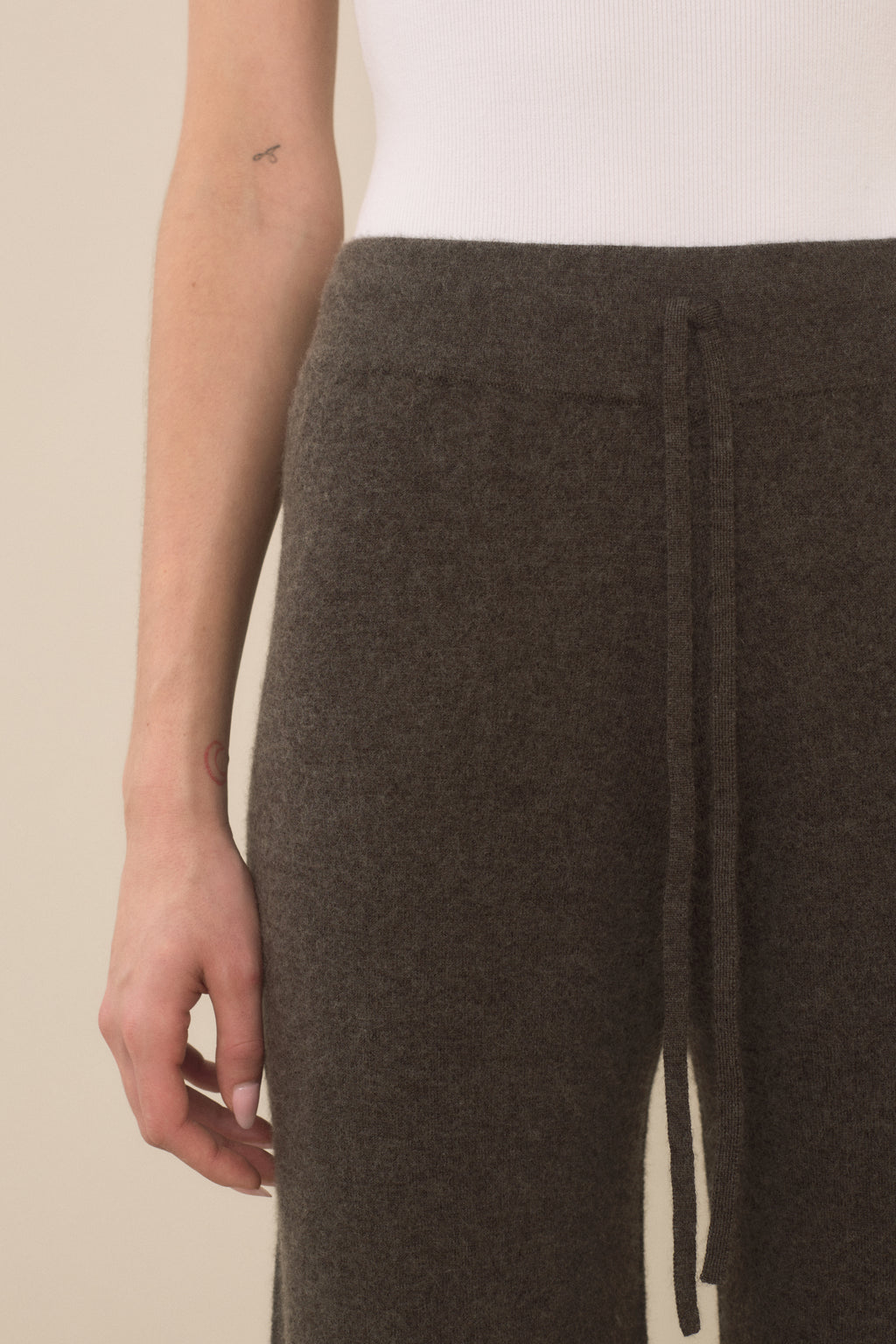 SOFT STRAIGHT PANTS