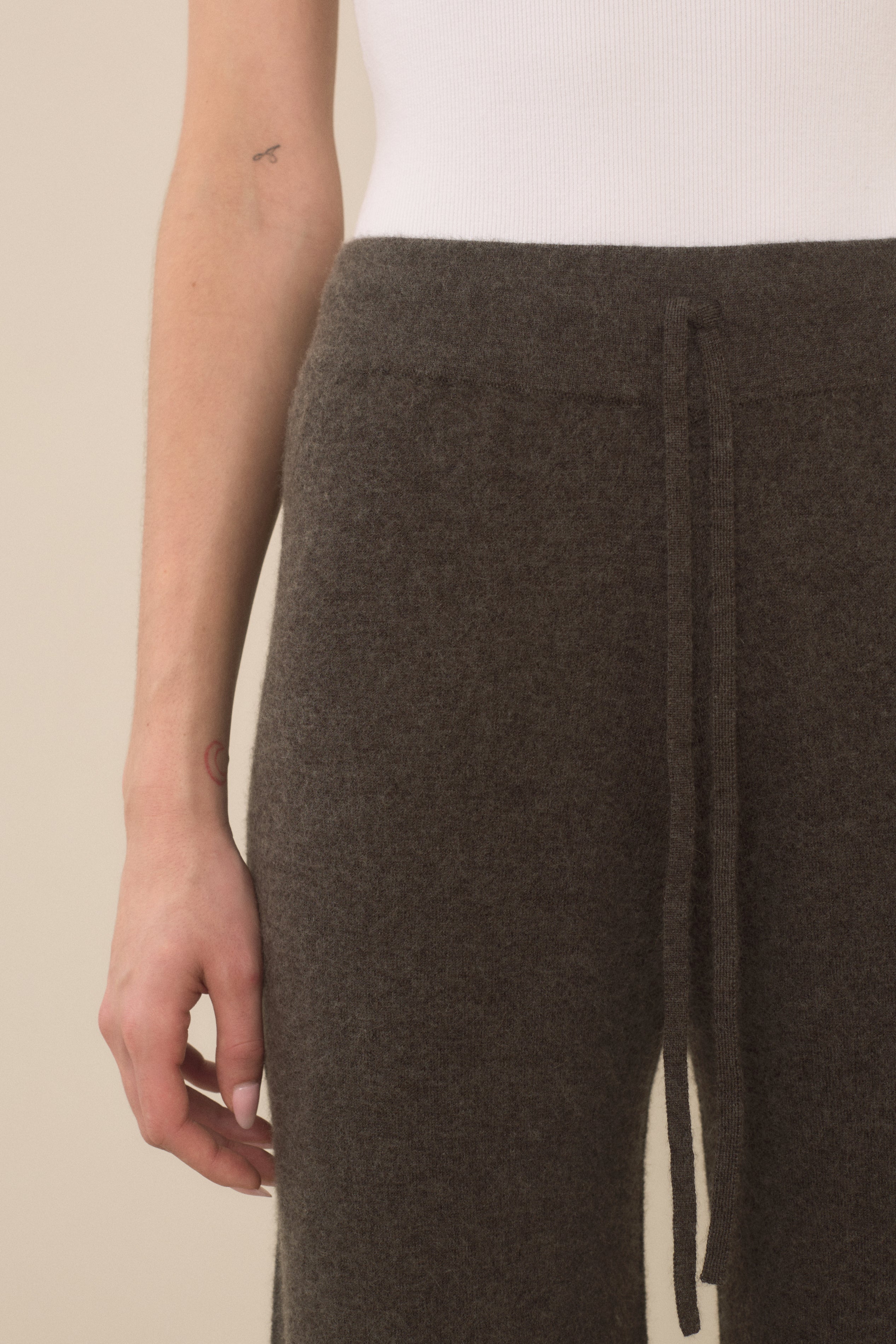 SOFT STRAIGHT PANTS