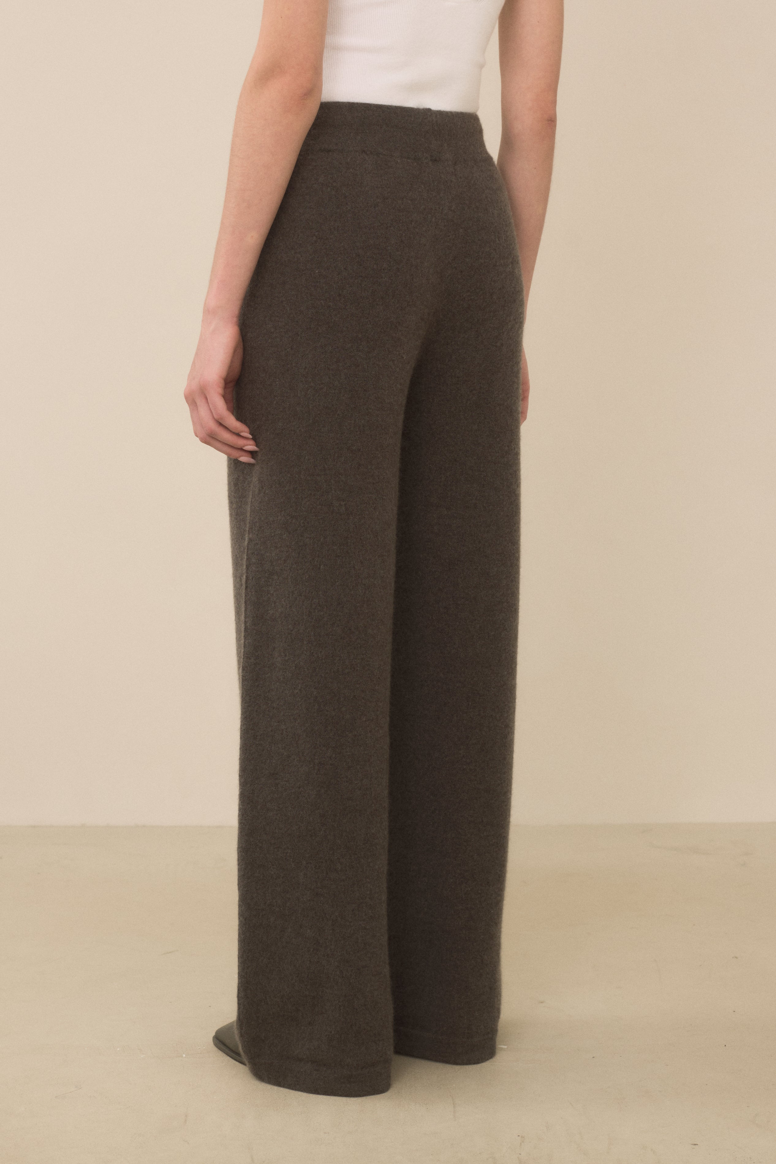 SOFT STRAIGHT PANTS