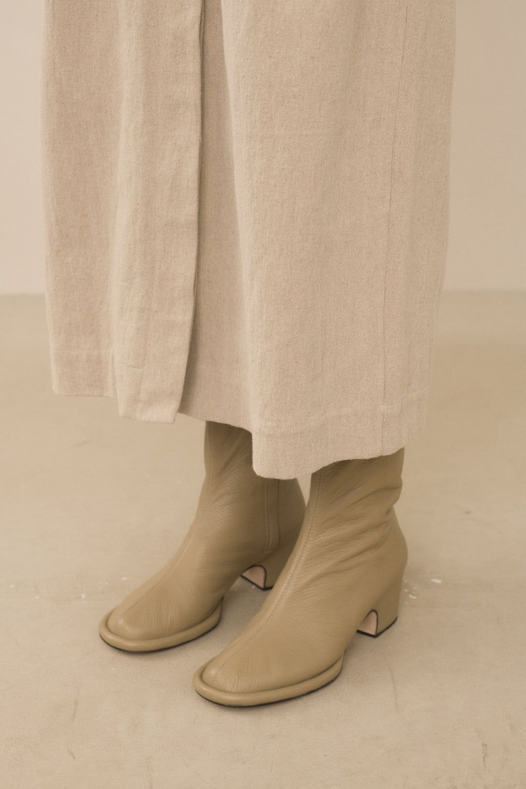 MATTE SKIRT