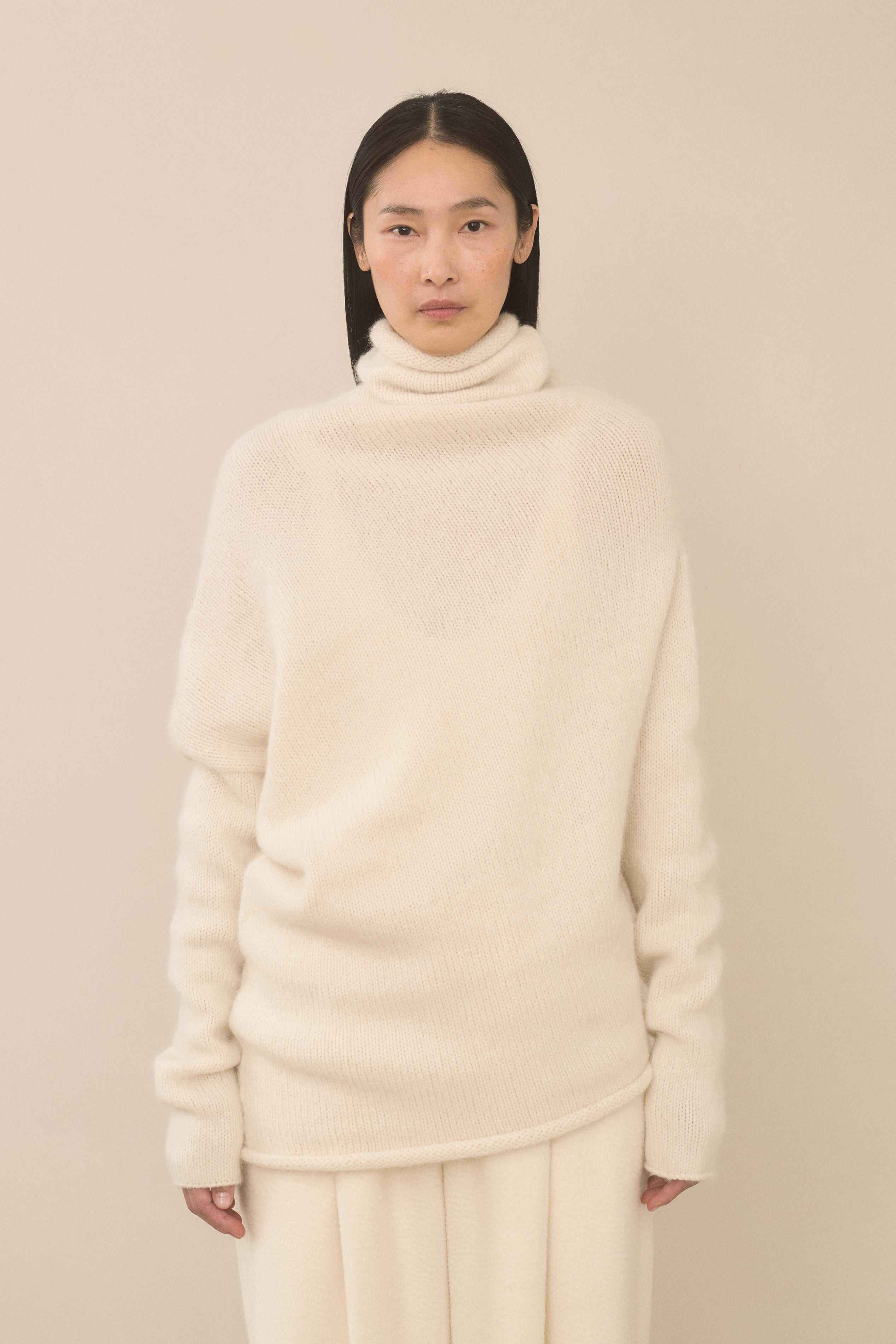 ASKEW TURTLENECK
