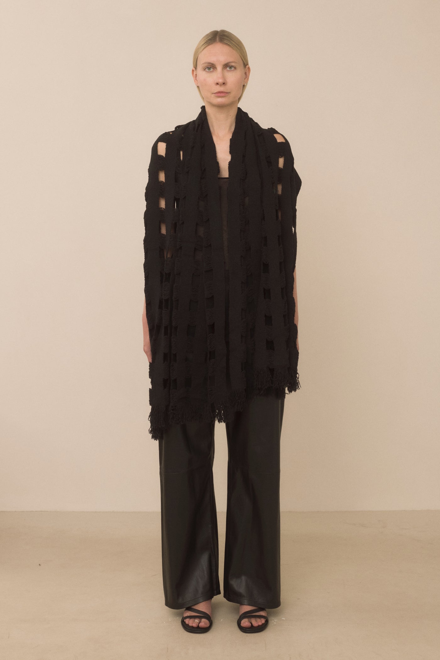 HANDWOVEN GRID WRAP