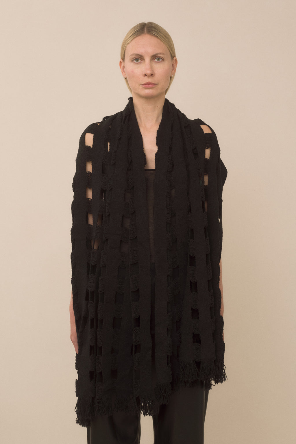 HANDWOVEN GRID WRAP