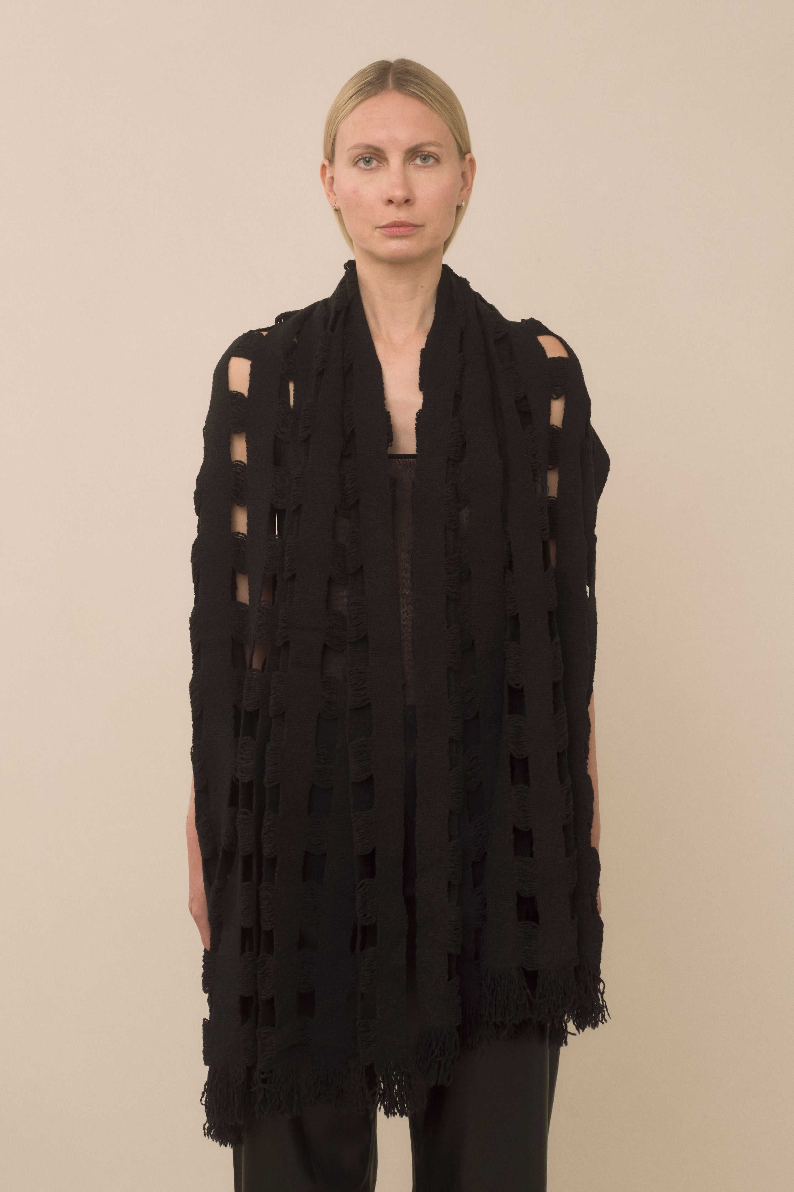 HANDWOVEN GRID WRAP