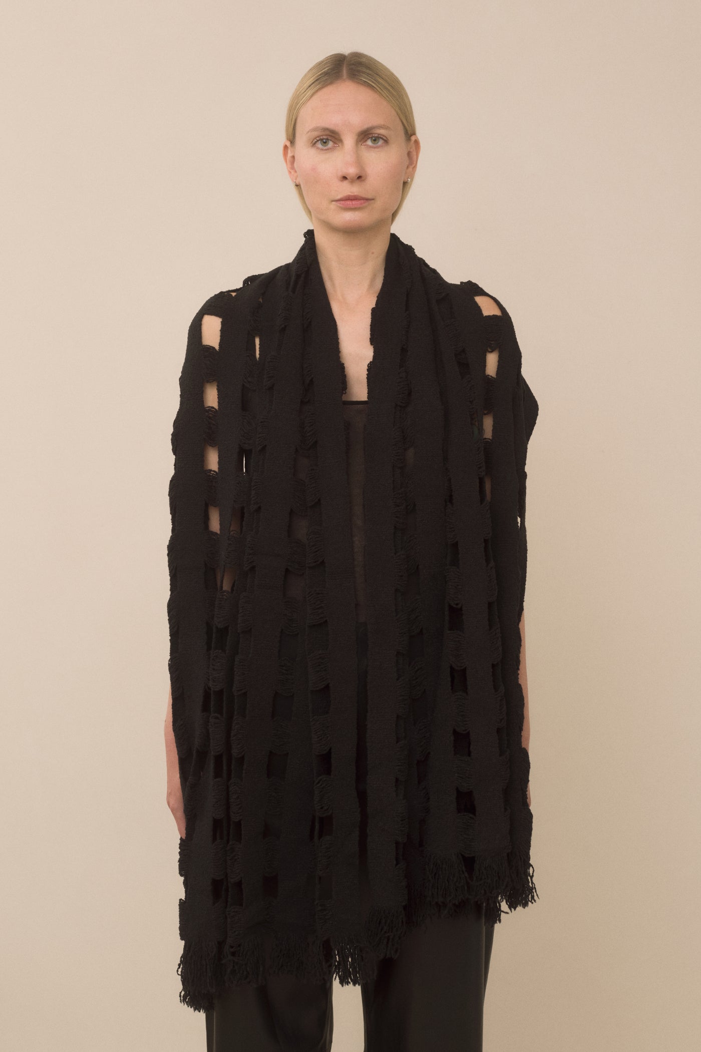 HANDWOVEN GRID WRAP