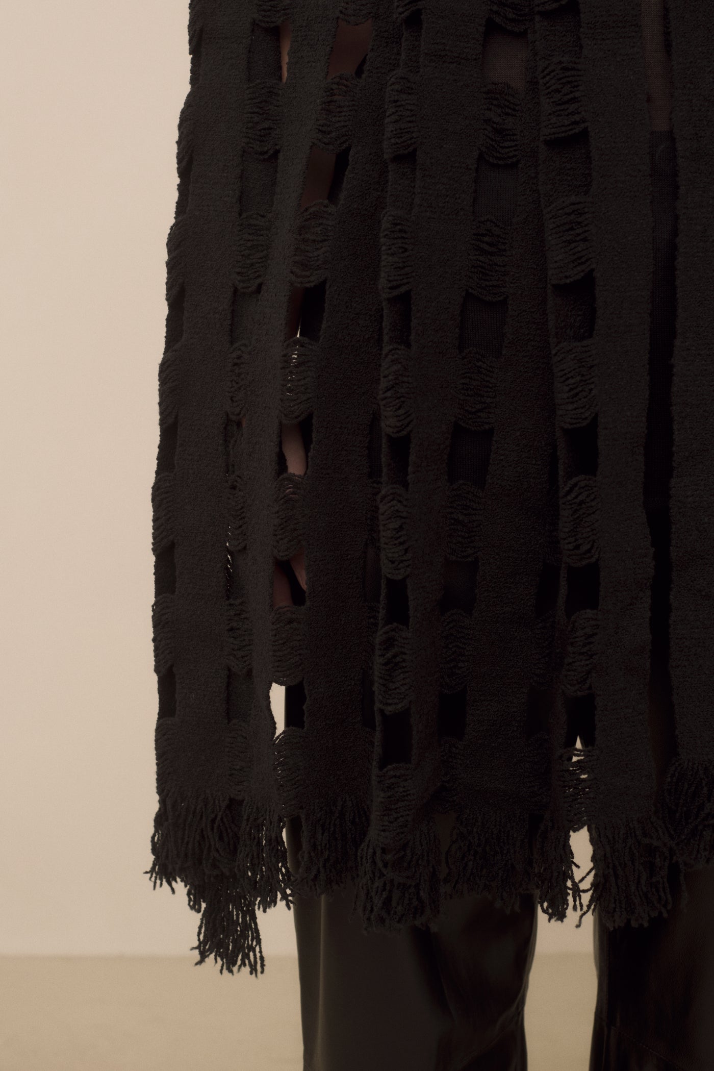 HANDWOVEN GRID WRAP