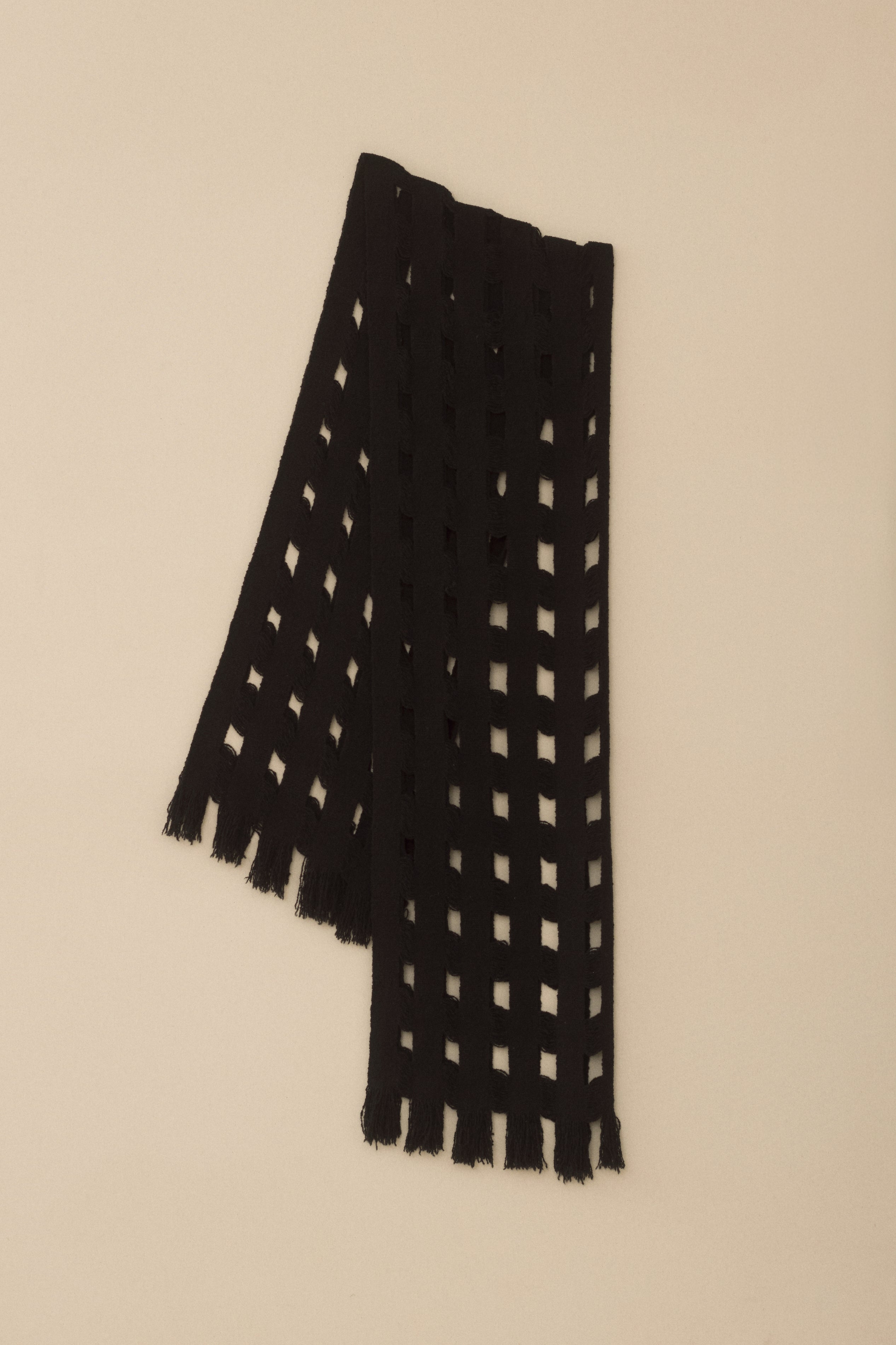 HANDWOVEN GRID WRAP