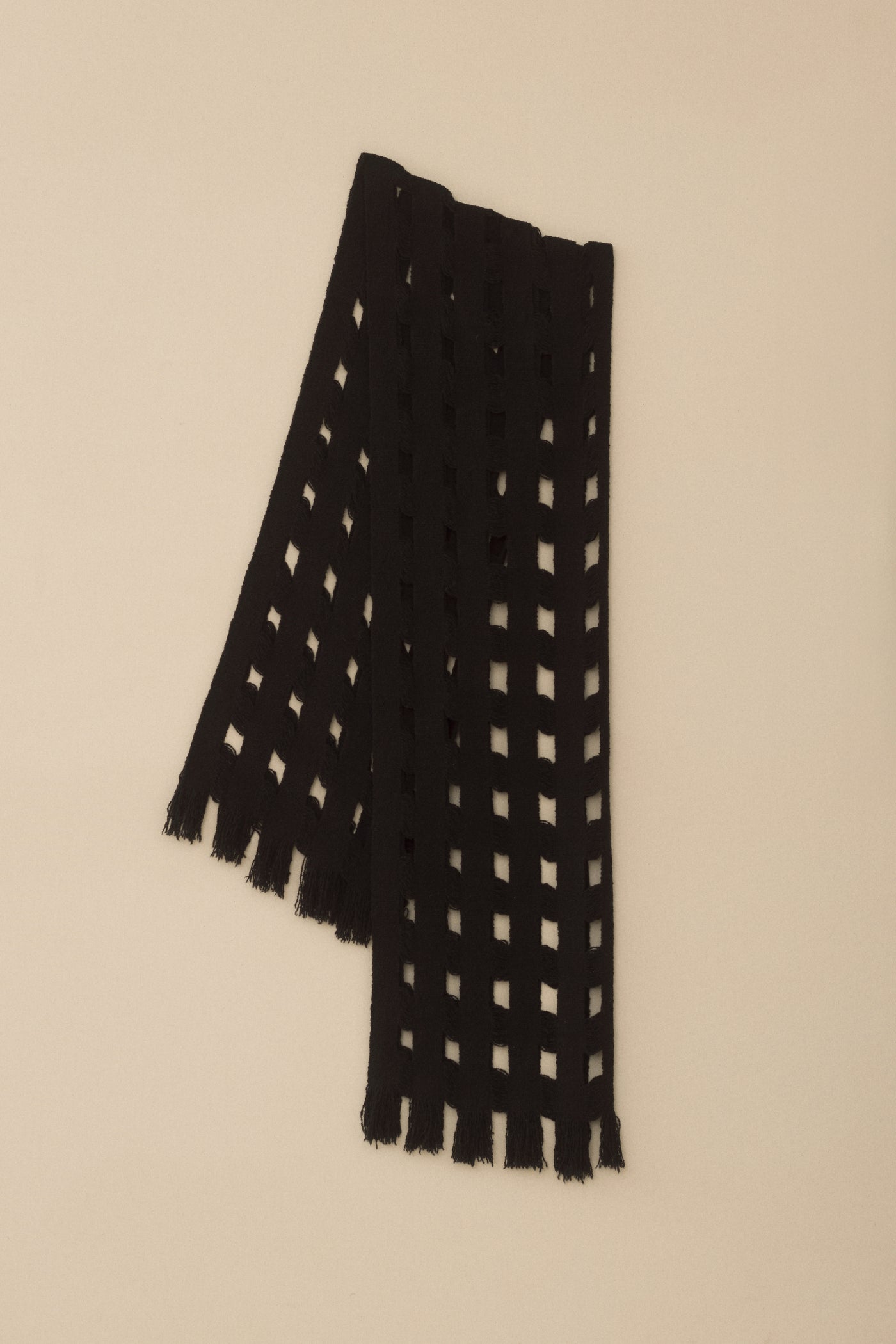 HANDWOVEN GRID WRAP