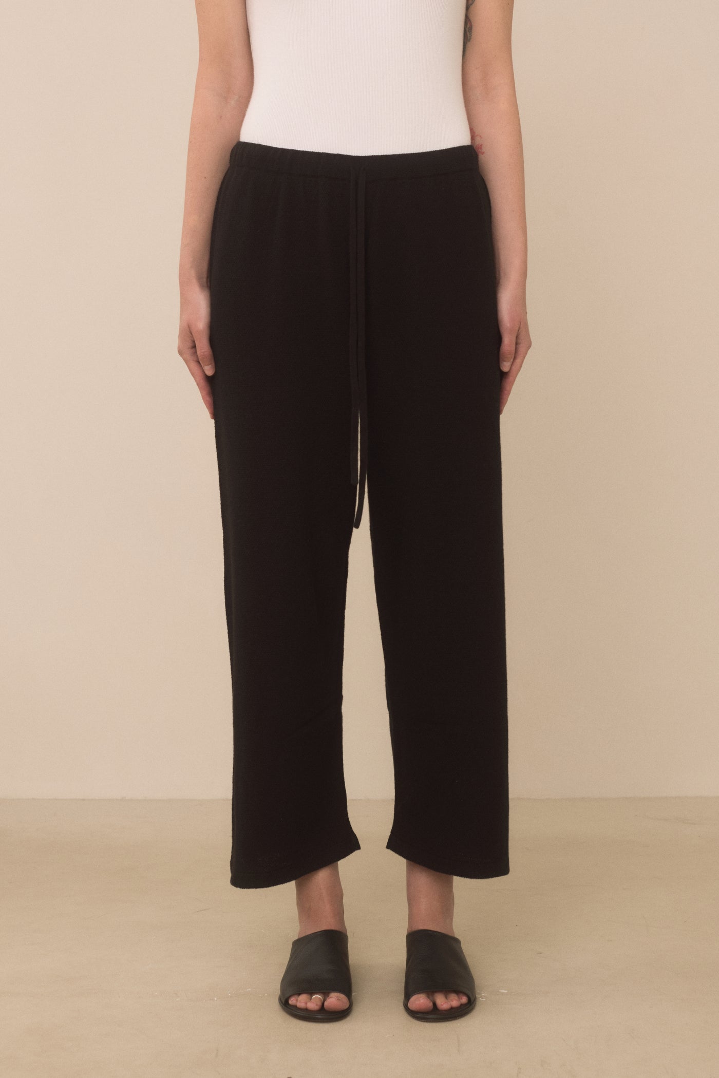 CREPE CAPRI PANTS