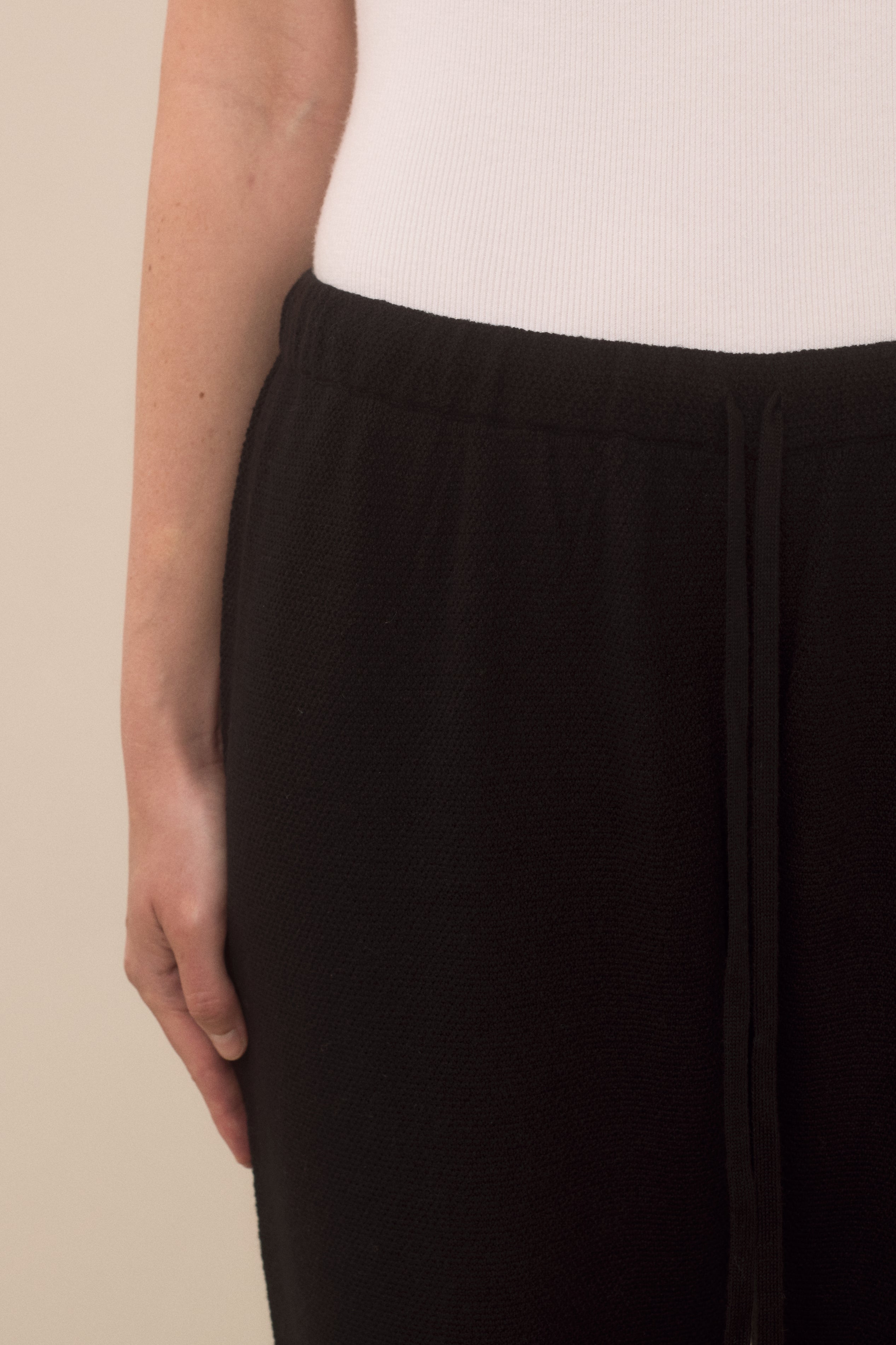 CREPE CAPRI PANTS