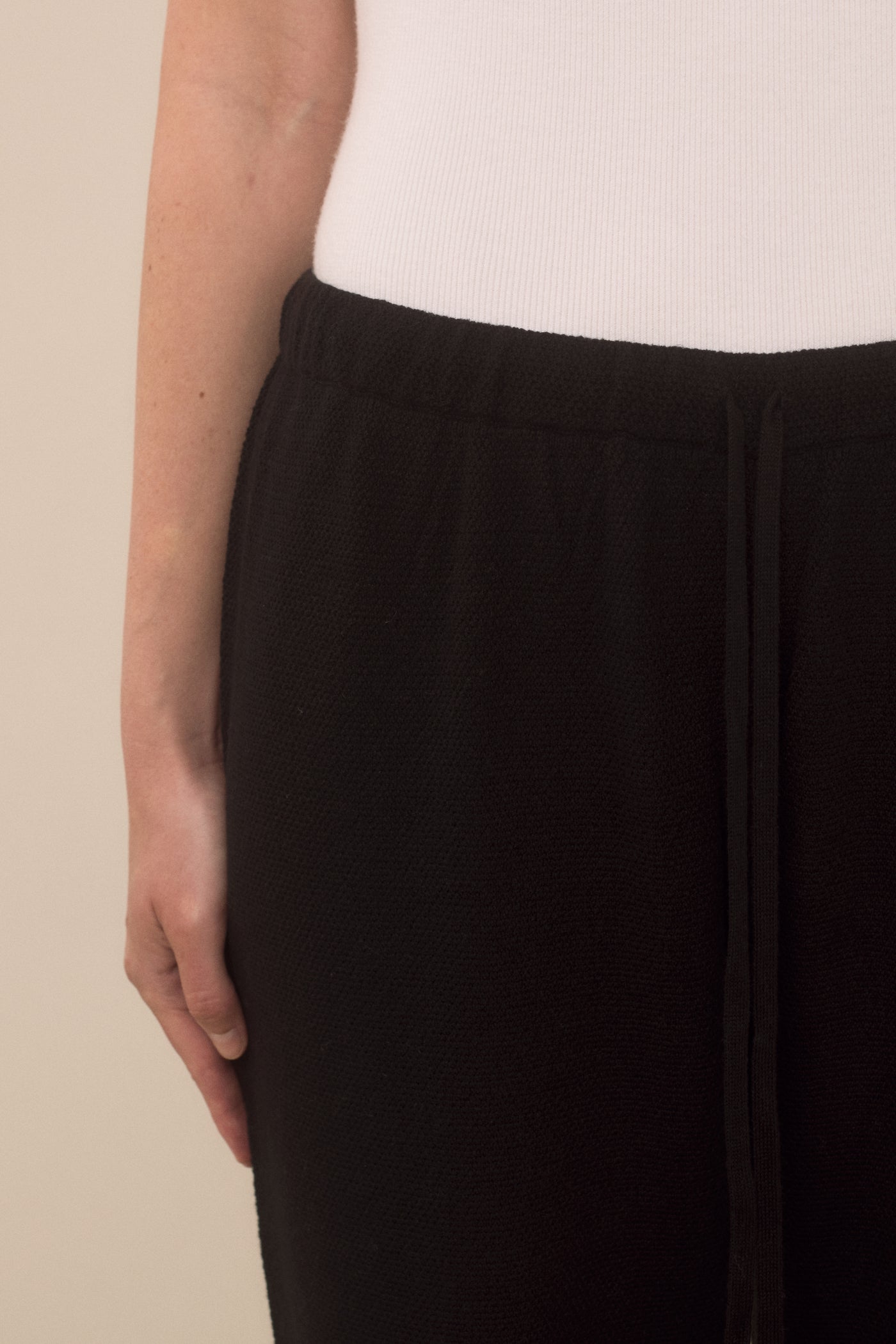 CREPE CAPRI PANTS