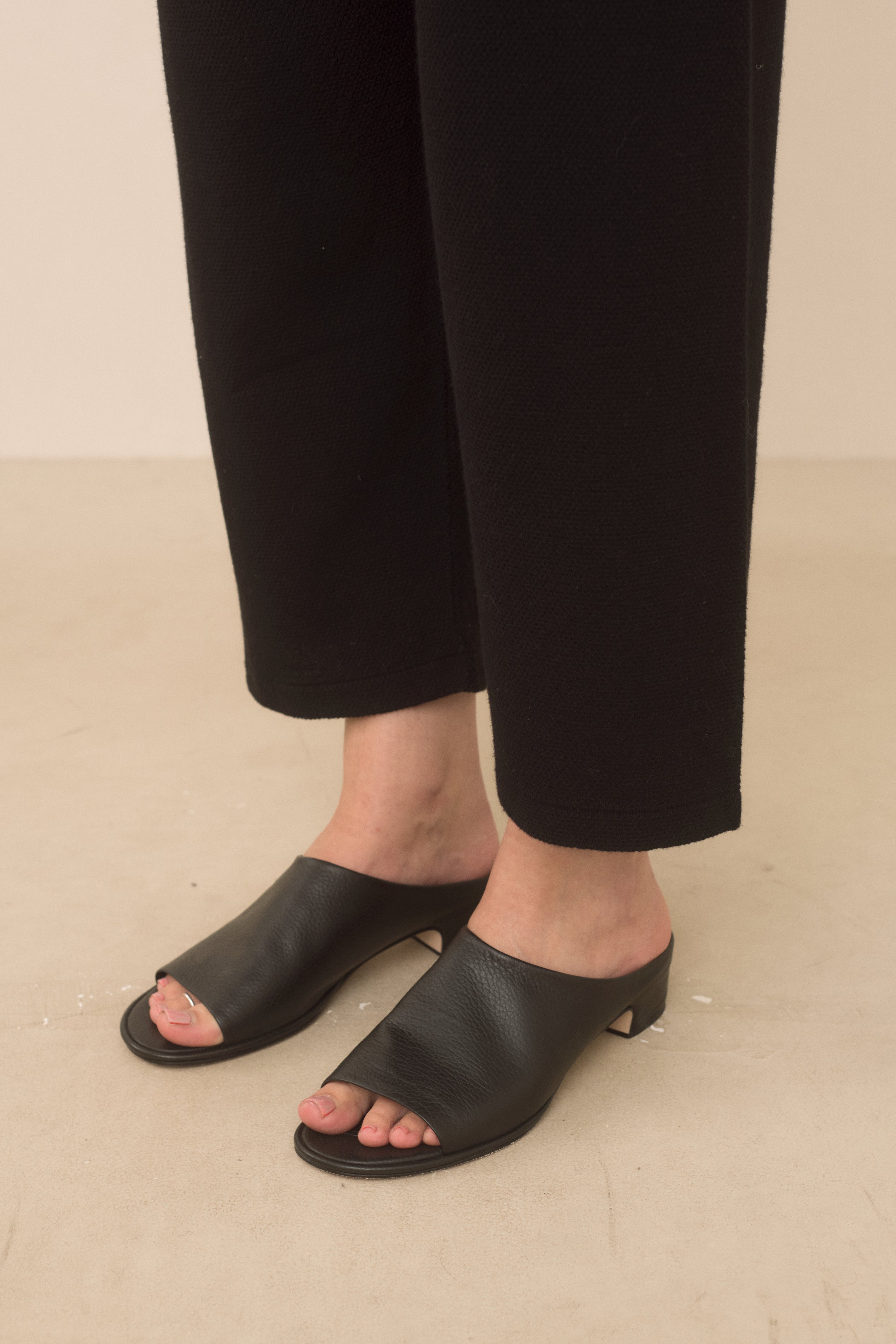 CREPE CAPRI PANTS