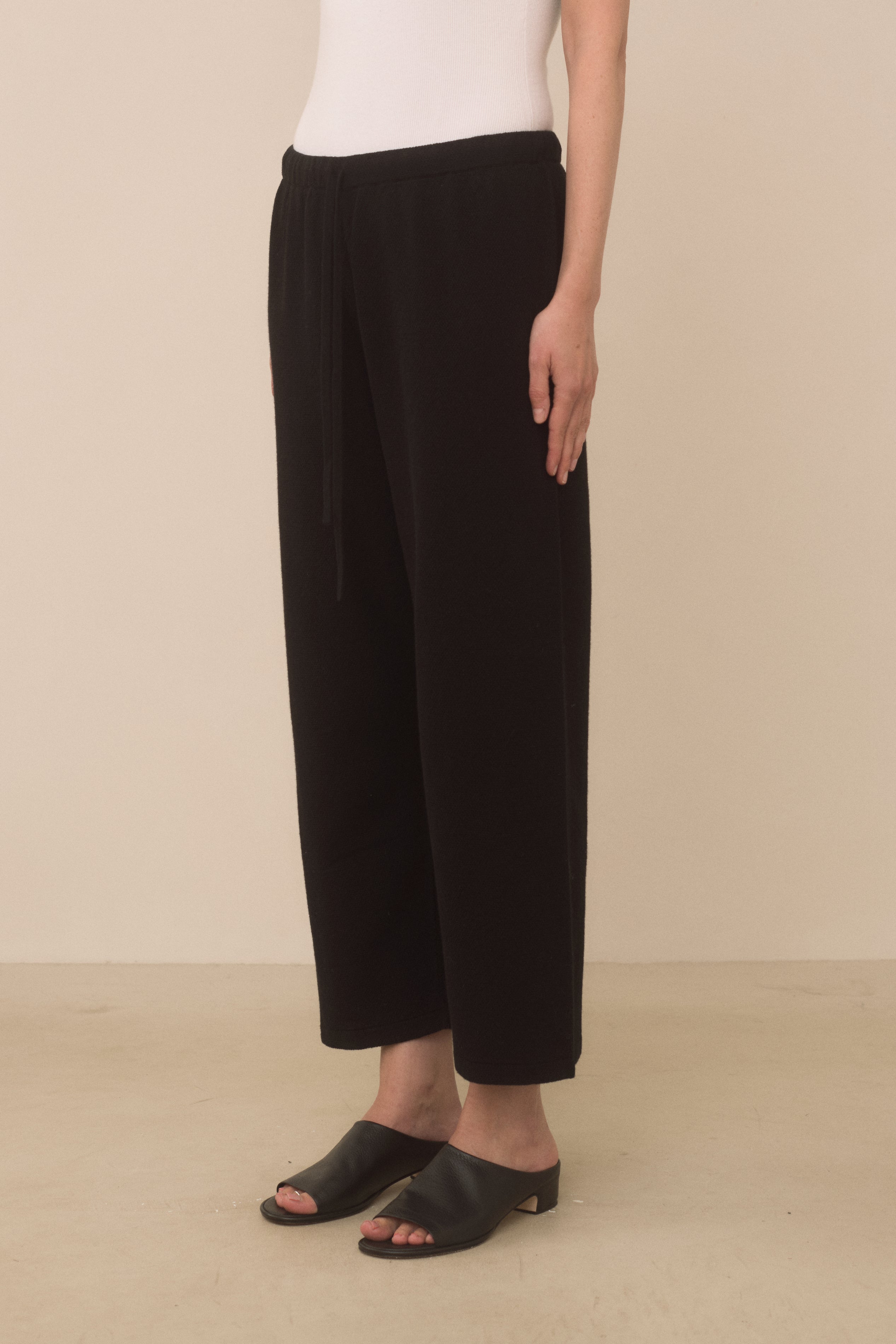 CREPE CAPRI PANTS