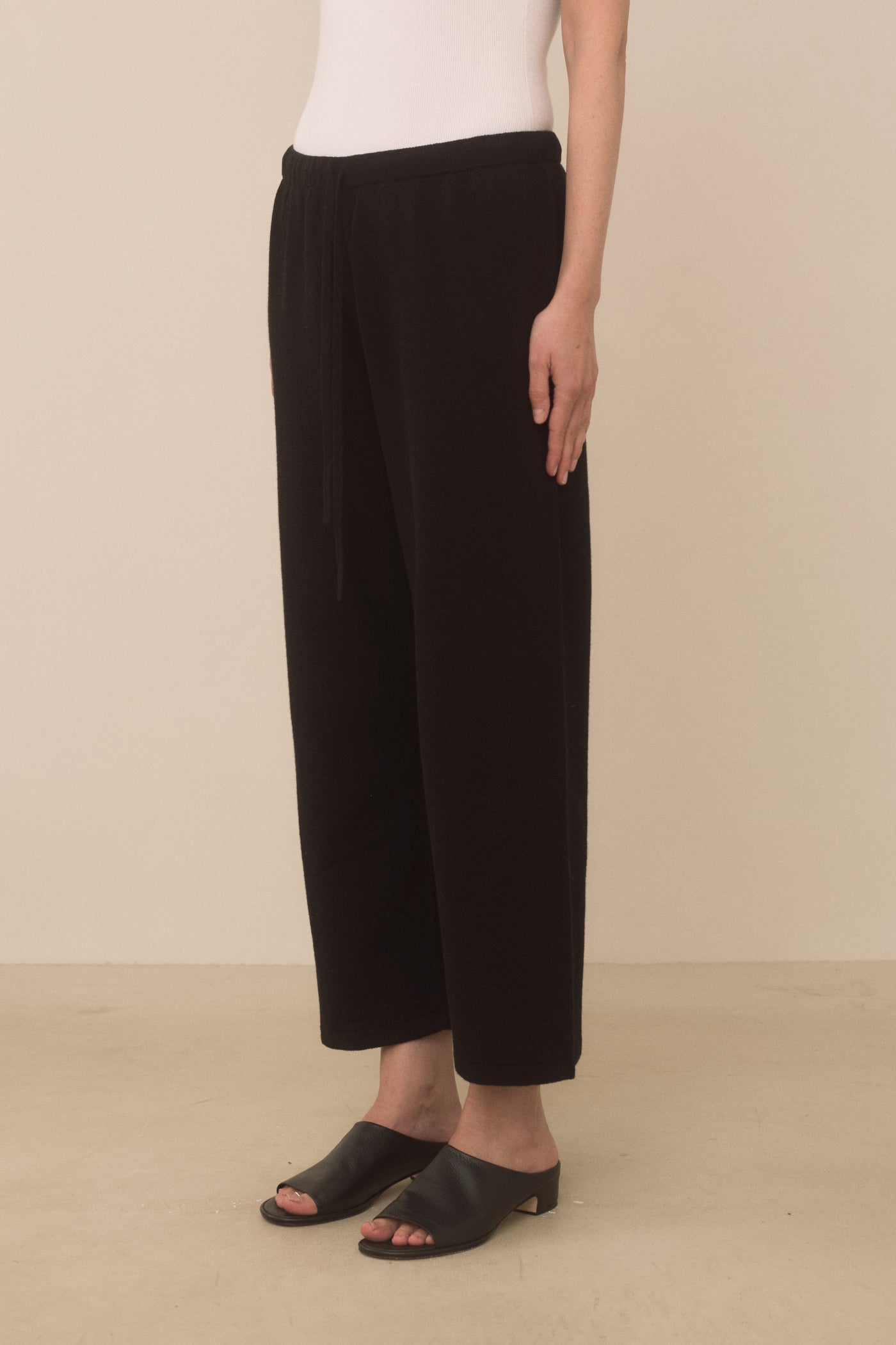 CREPE CAPRI PANTS