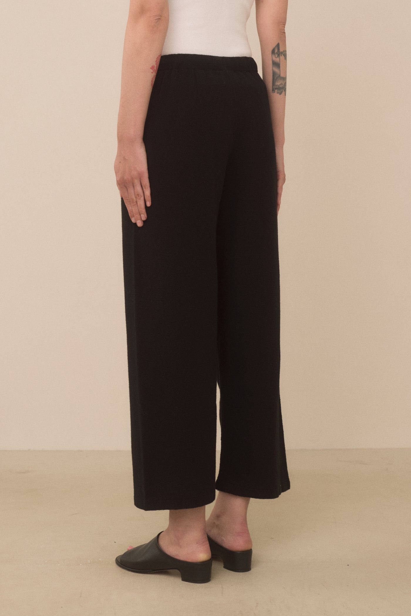CREPE CAPRI PANTS