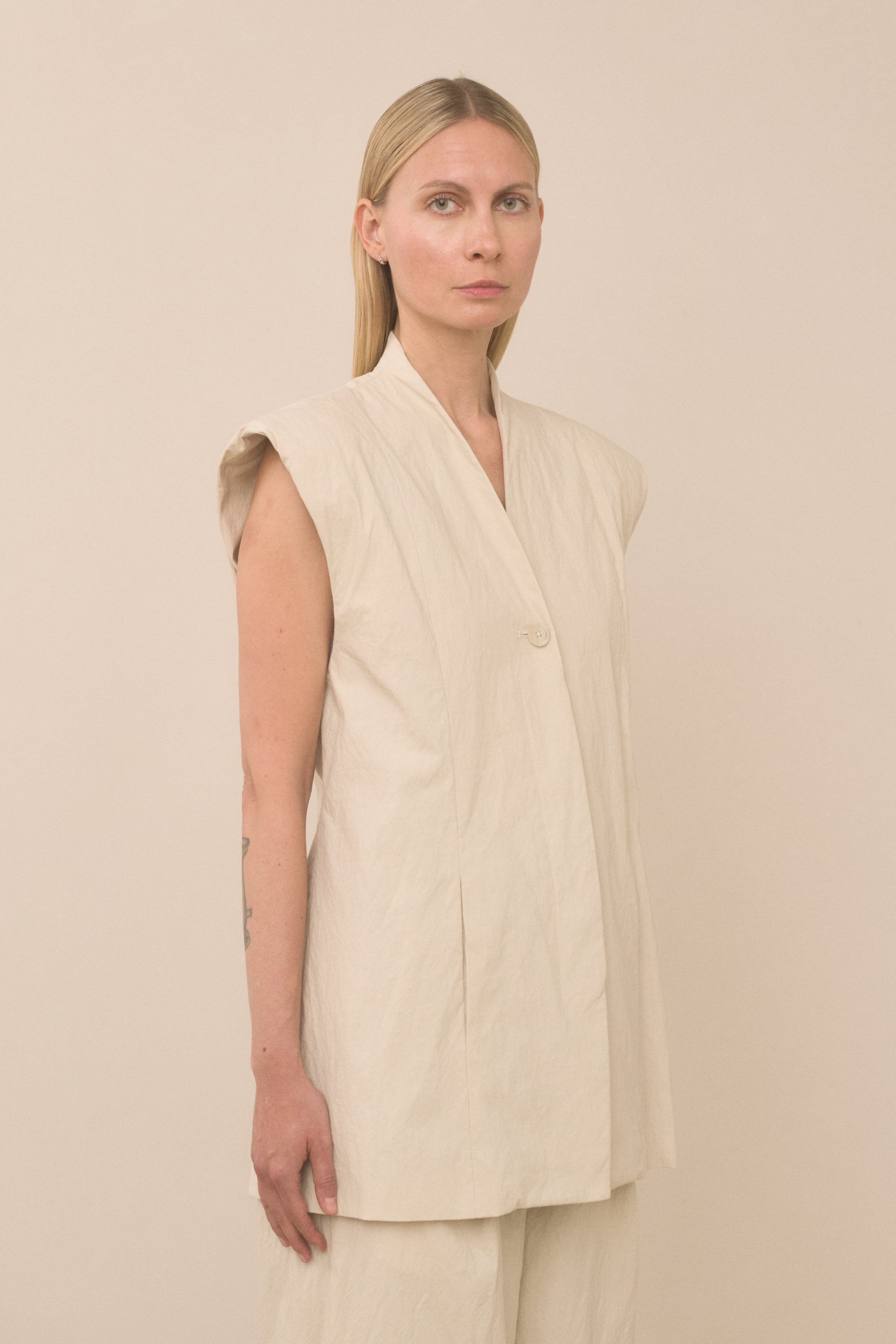 SHOULDER GILET