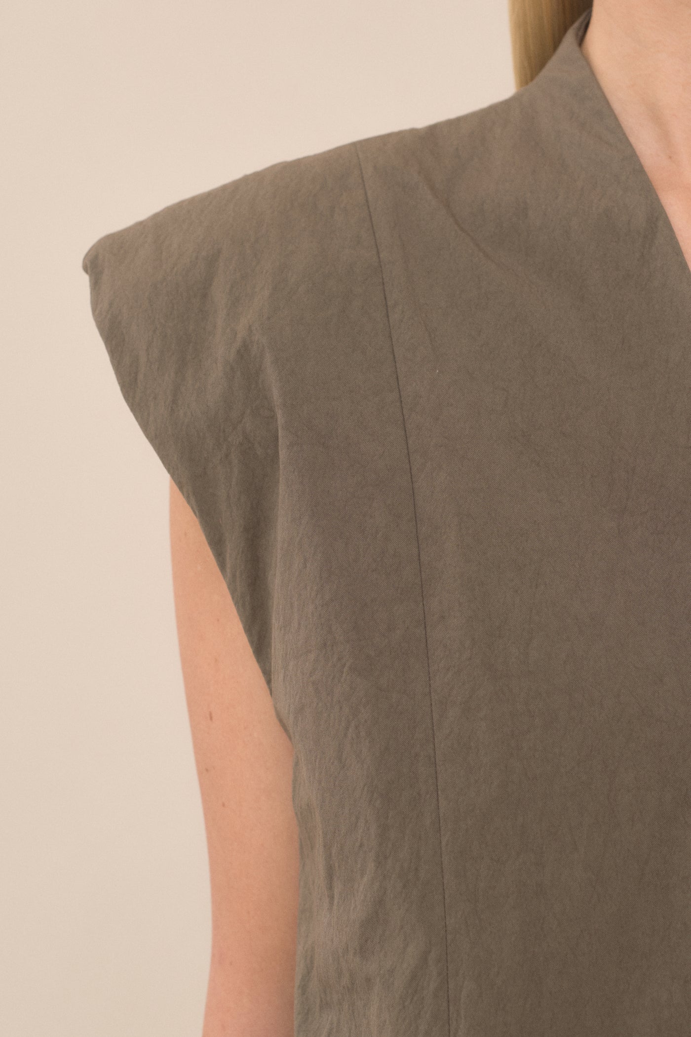 SHOULDER GILET