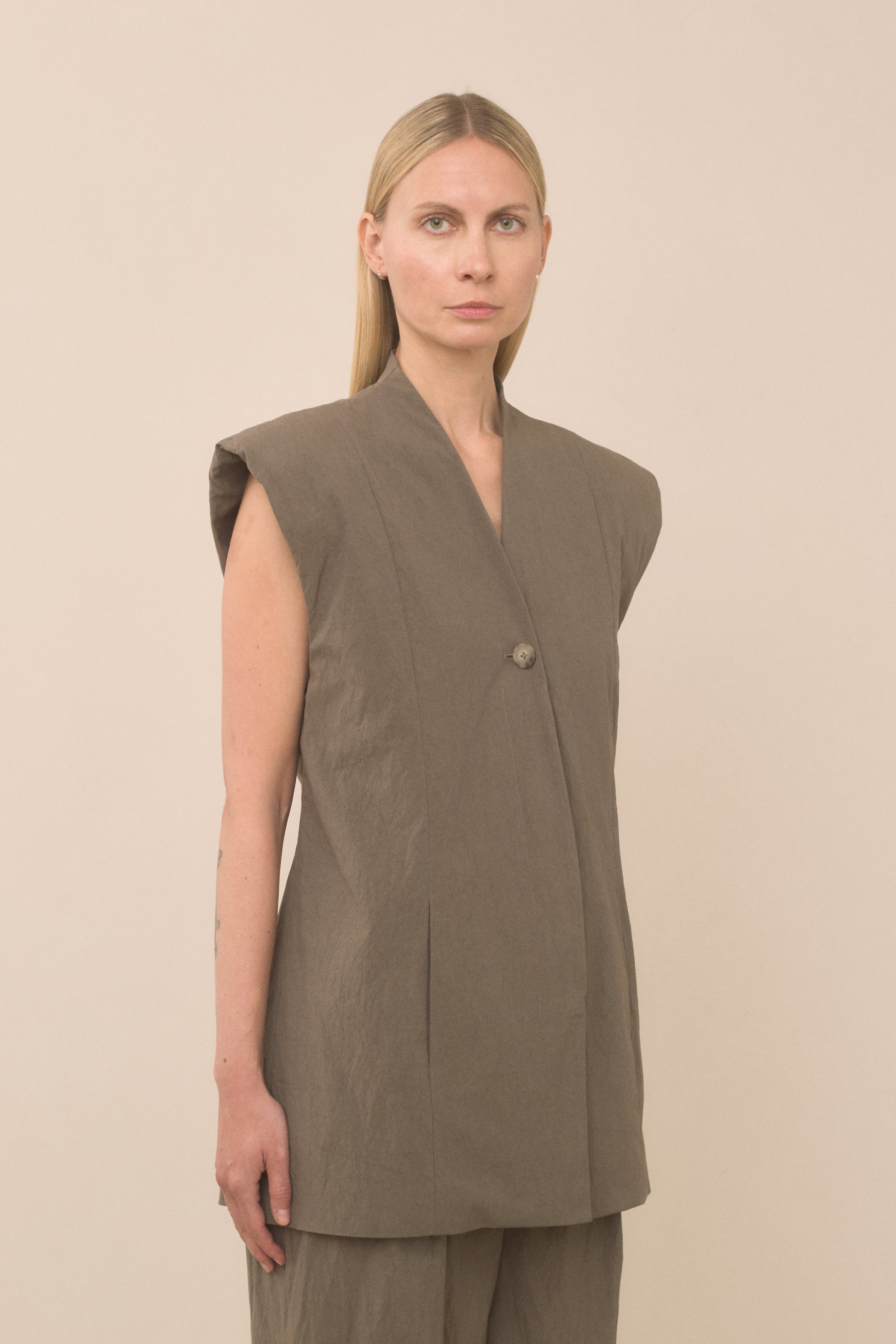 SHOULDER GILET