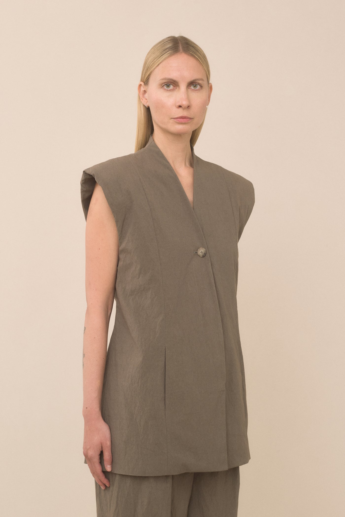 SHOULDER GILET