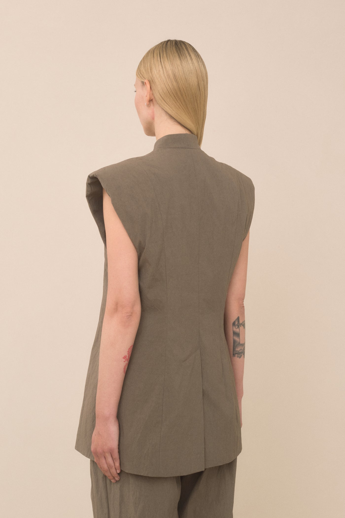 SHOULDER GILET