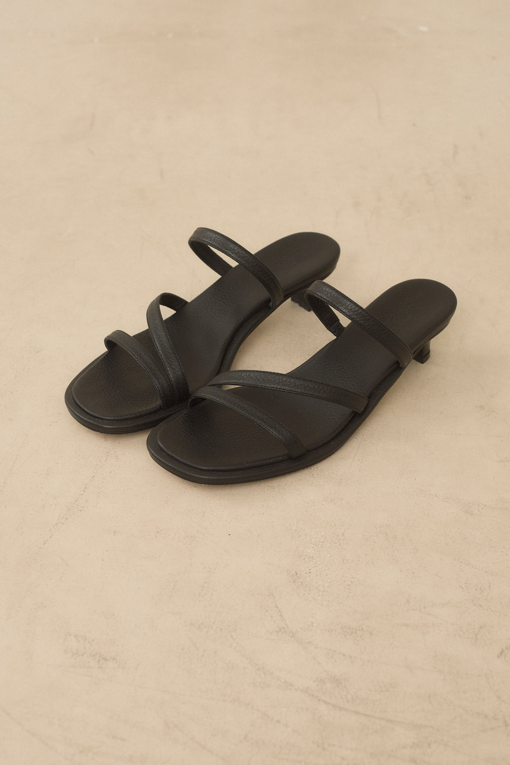 LINE HEEL