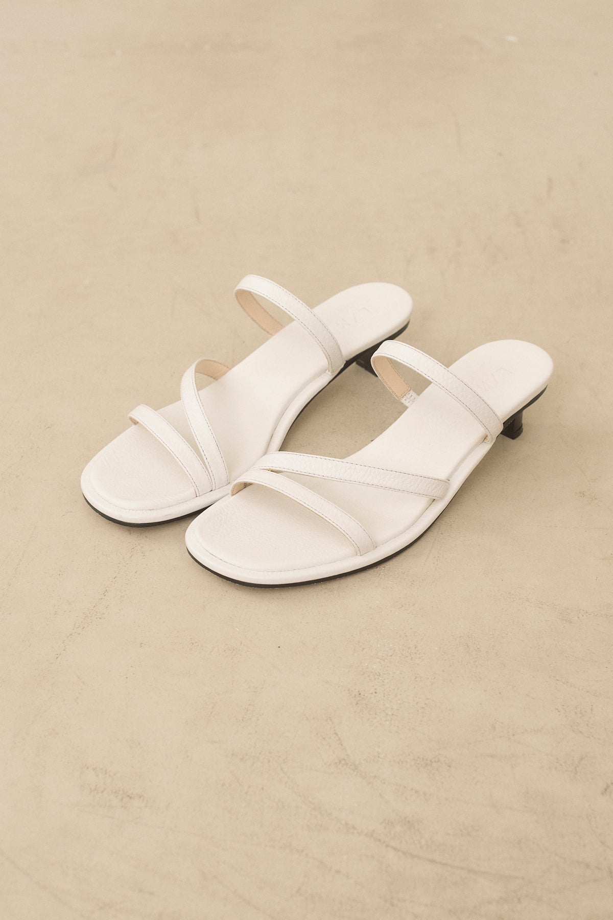 LINE HEEL