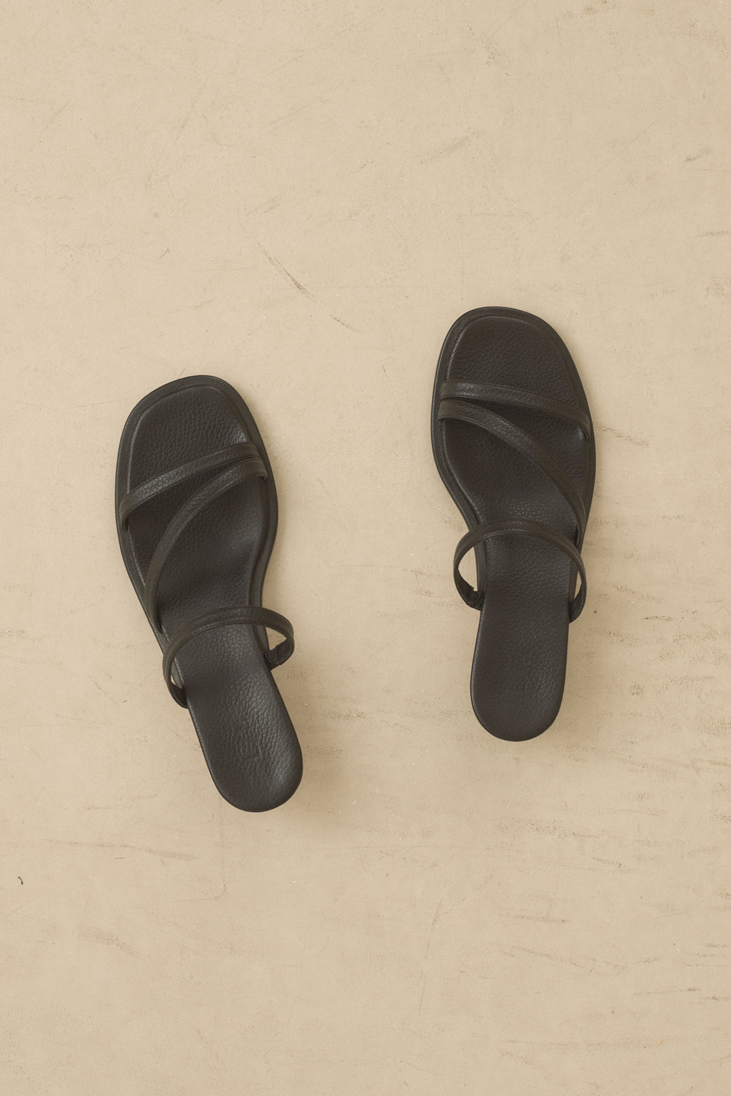 LINE HEEL