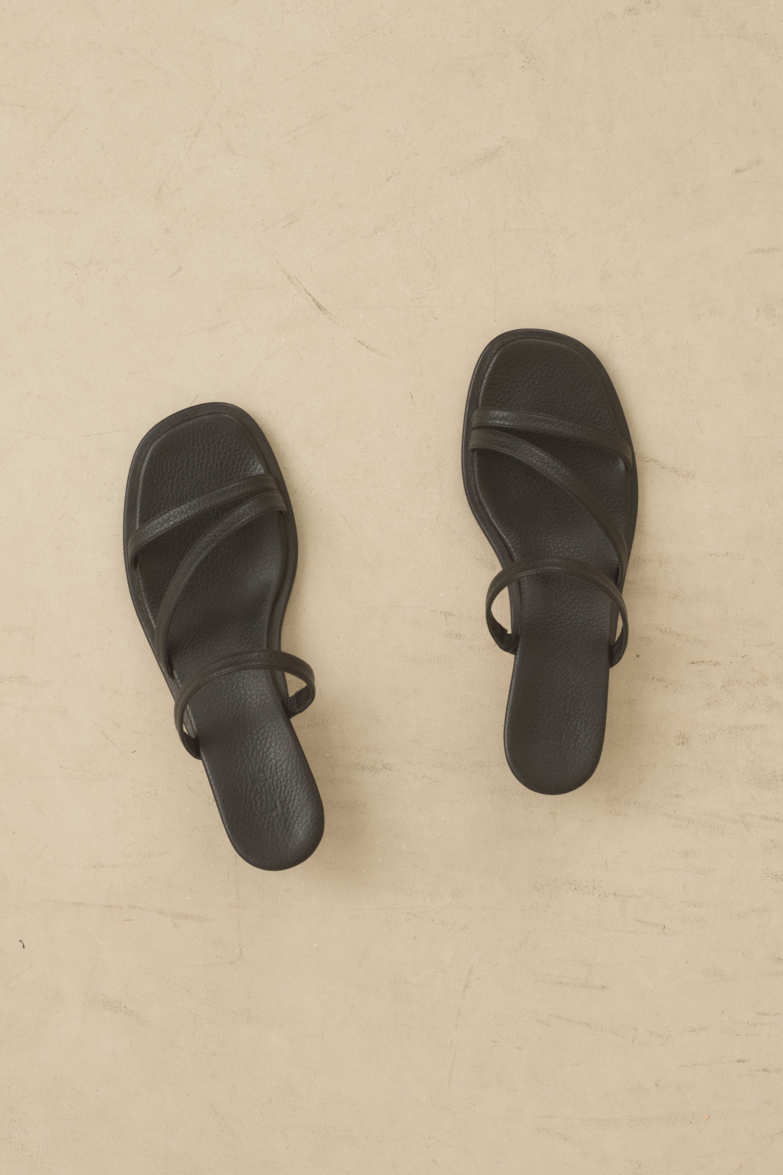 LINE HEEL