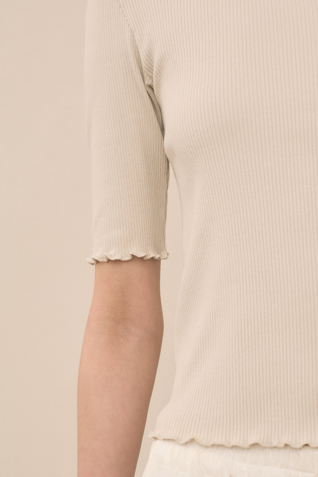 RUFFLE RIB TEE