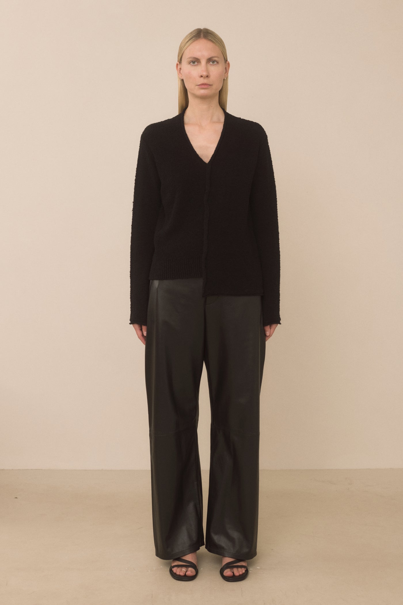 BOUCLE V NECK