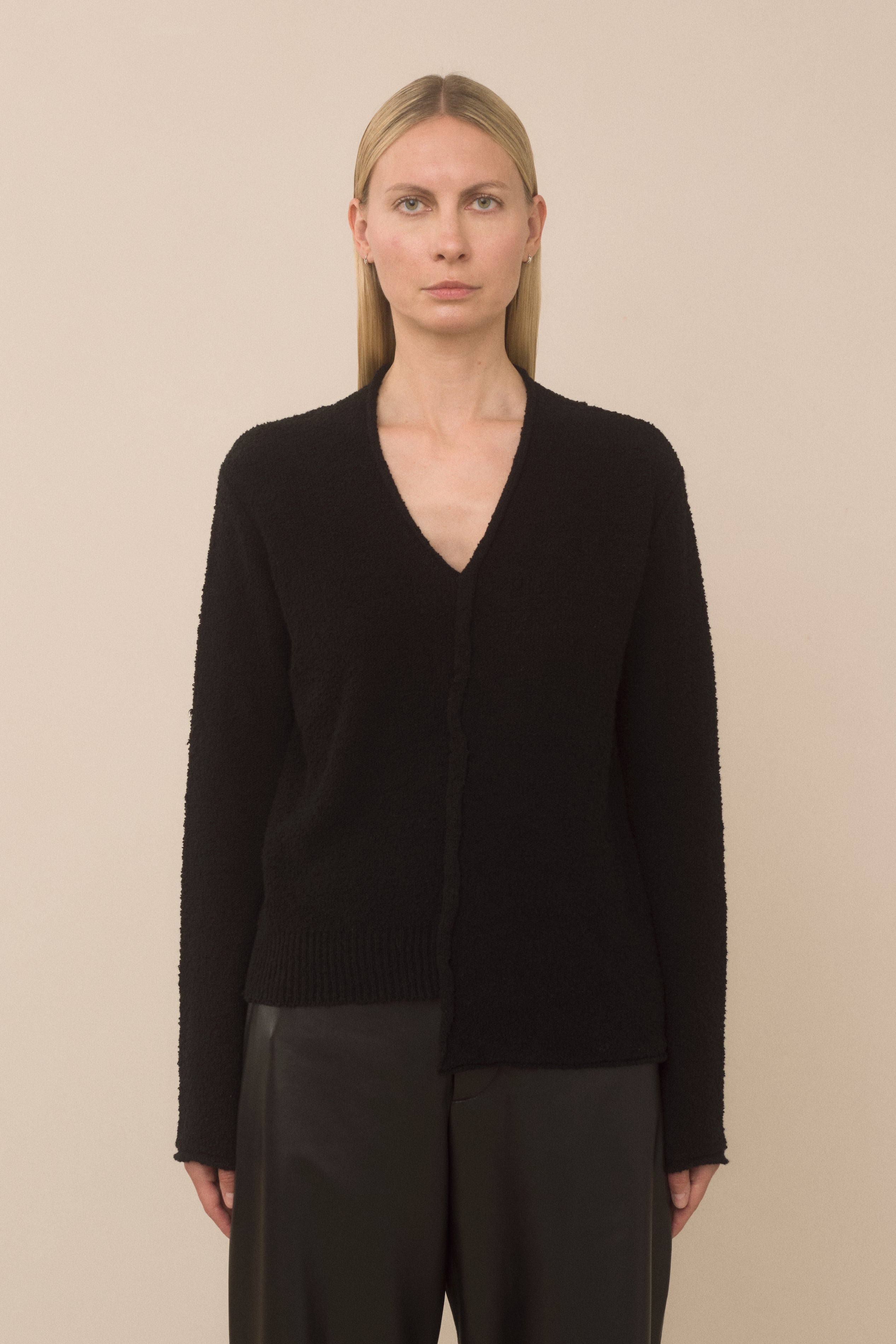 BOUCLE V NECK