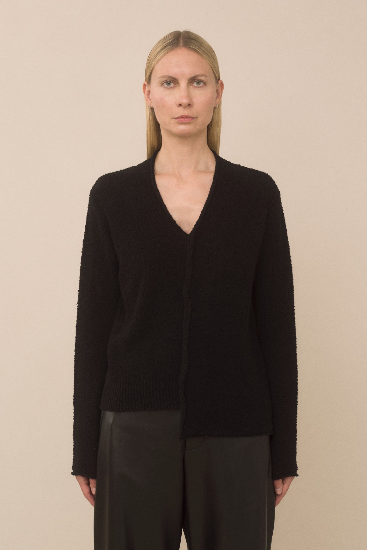 BOUCLE V NECK