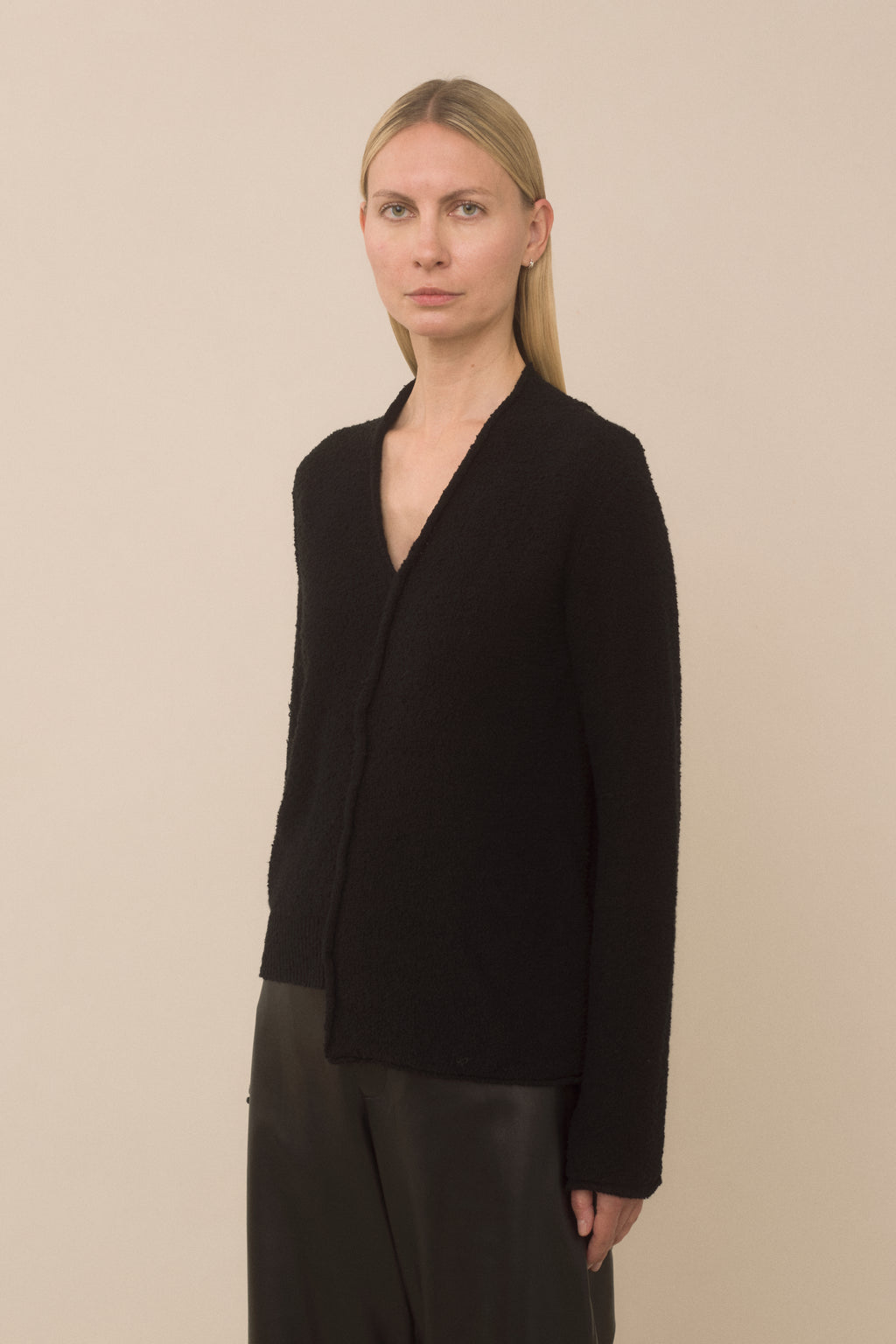 BOUCLE V NECK